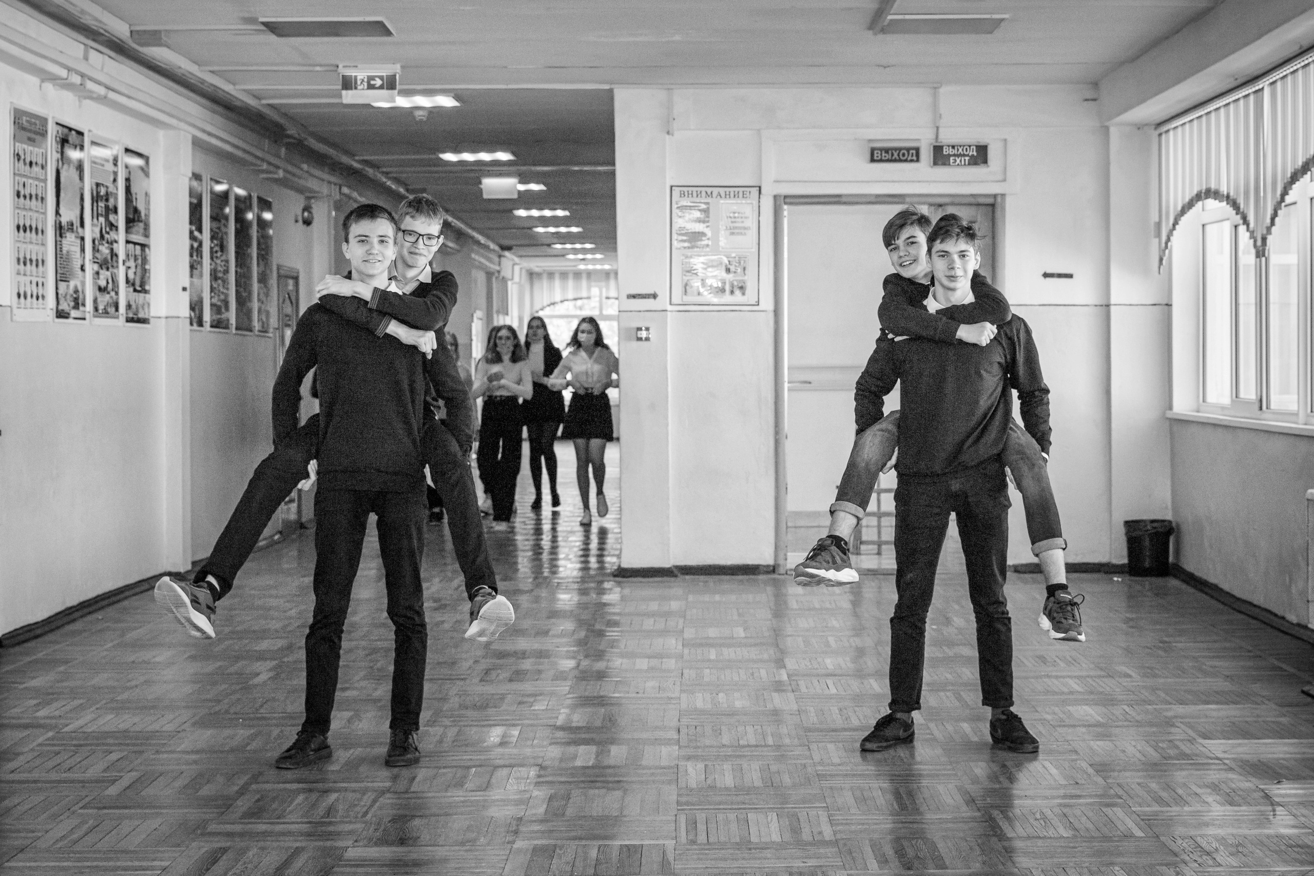 И В ШКОЛЕ ЕСТЬ ЖИЗНЬ. Марина Ушакова. Фотограф. Выпускные альбомы. г. Краснодар