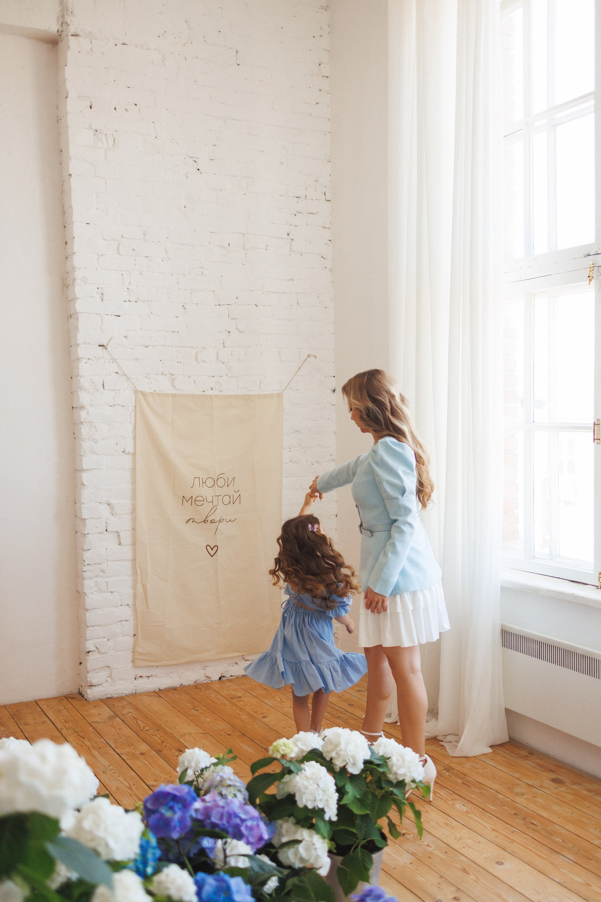 Фотосессия с живыми цветами Гортензии в фотостудии Space JOBS, город Краснодар. Семейный и детский фотограф в Краснодаре Анна Трашкова