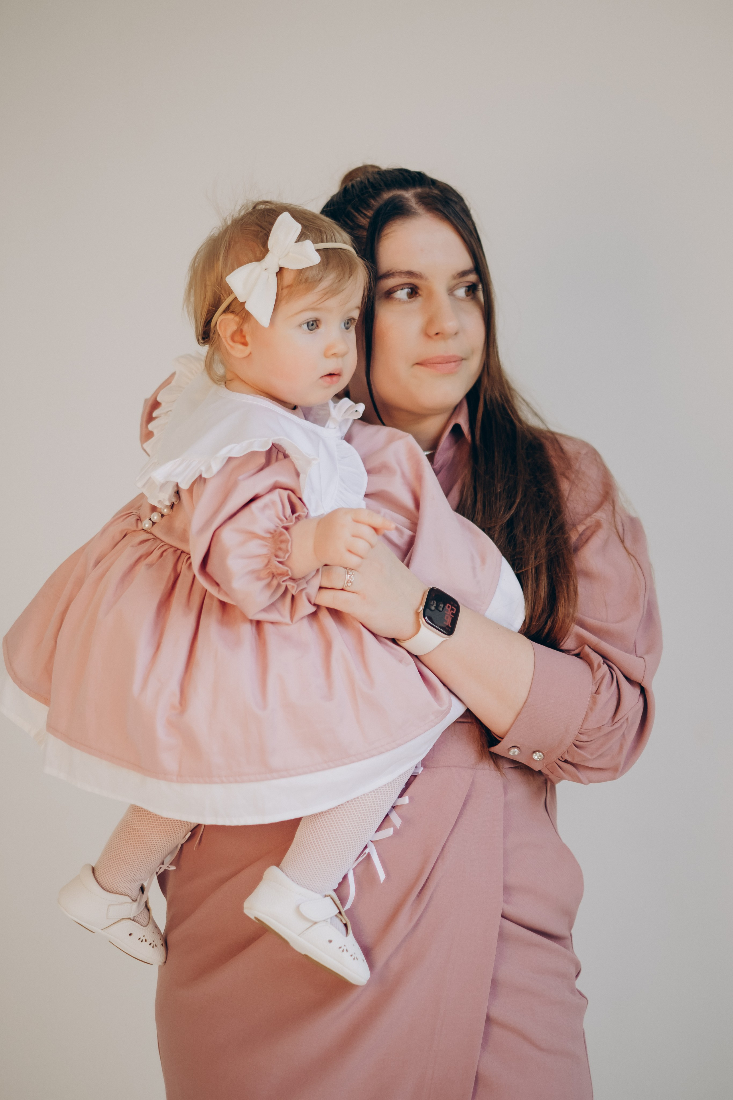 Фотосессия «День рождения» в минималистичной студии. Фотограф Новосибирск Анна Рождественская