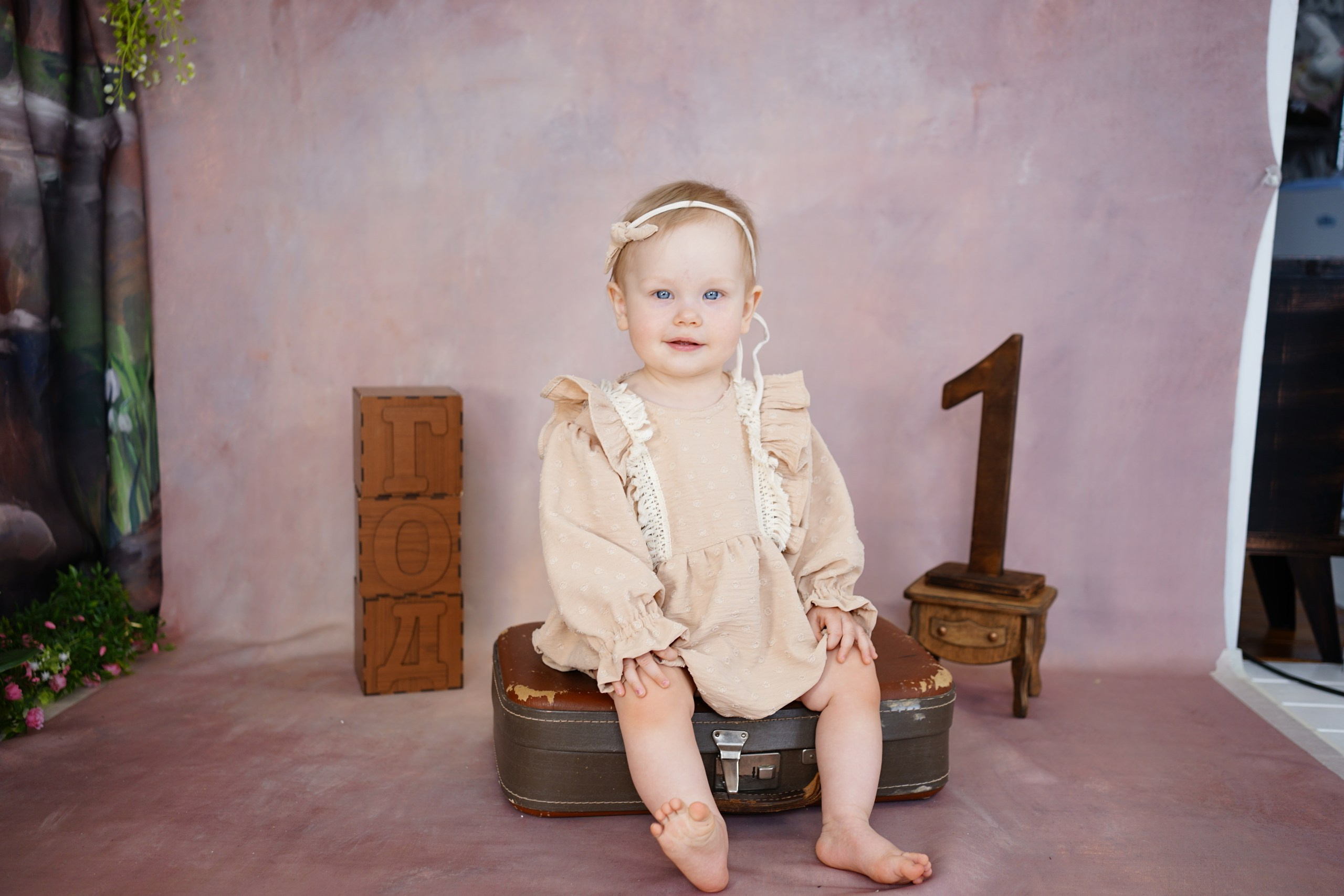 Фотозоны на ХОЛСТЕ. Детская Фотостудия ГОДОВАСИКИ в Санкт-Петербурге фотосесия на годик