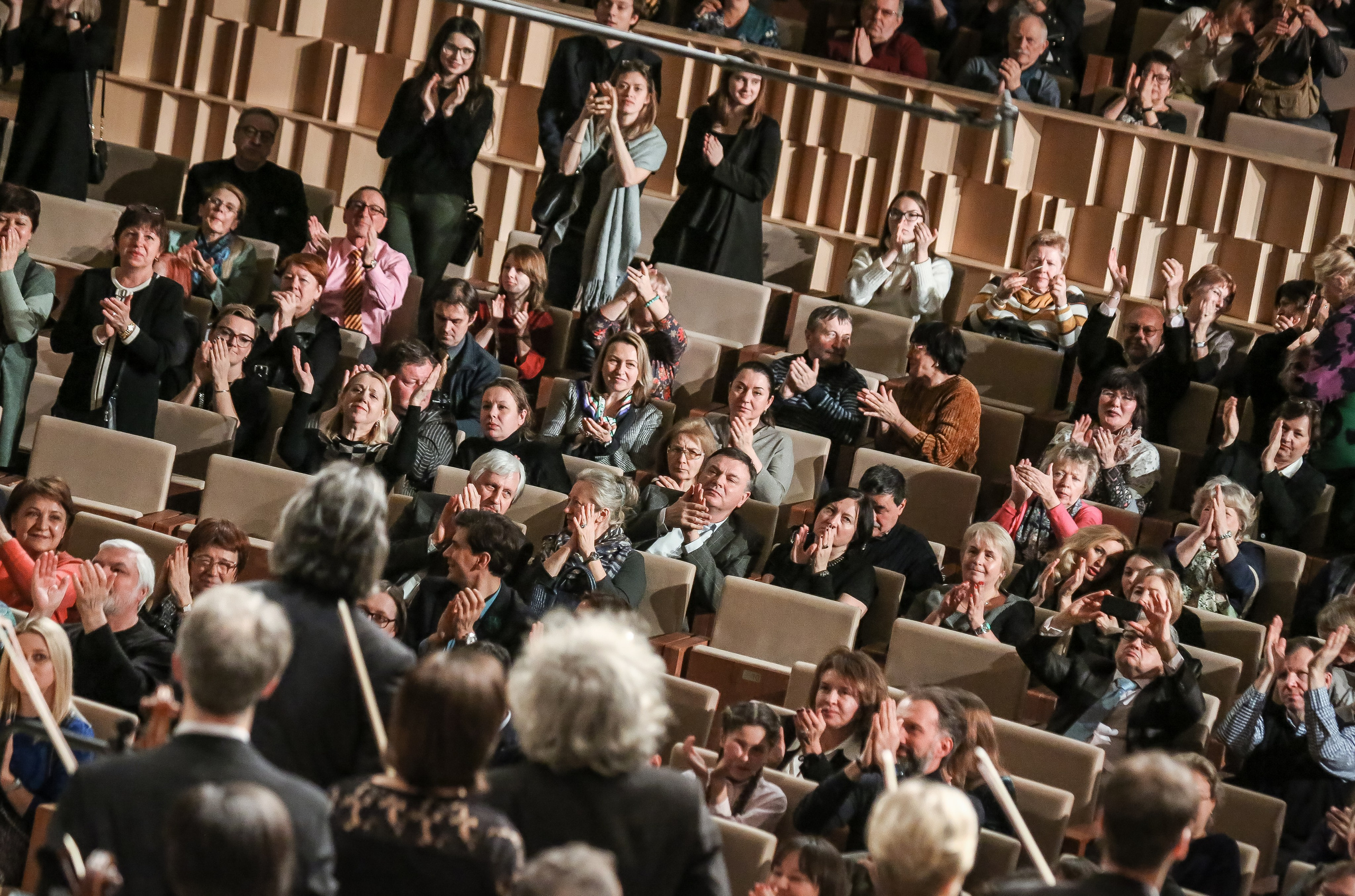 Буря и протест — Владимир Юровский сыграл Гайдна и Шостаковича в новом зале Зарядье. Дарья Письменюк / Darya Leitstern — фотограф, музыкант, журналист, путешественник