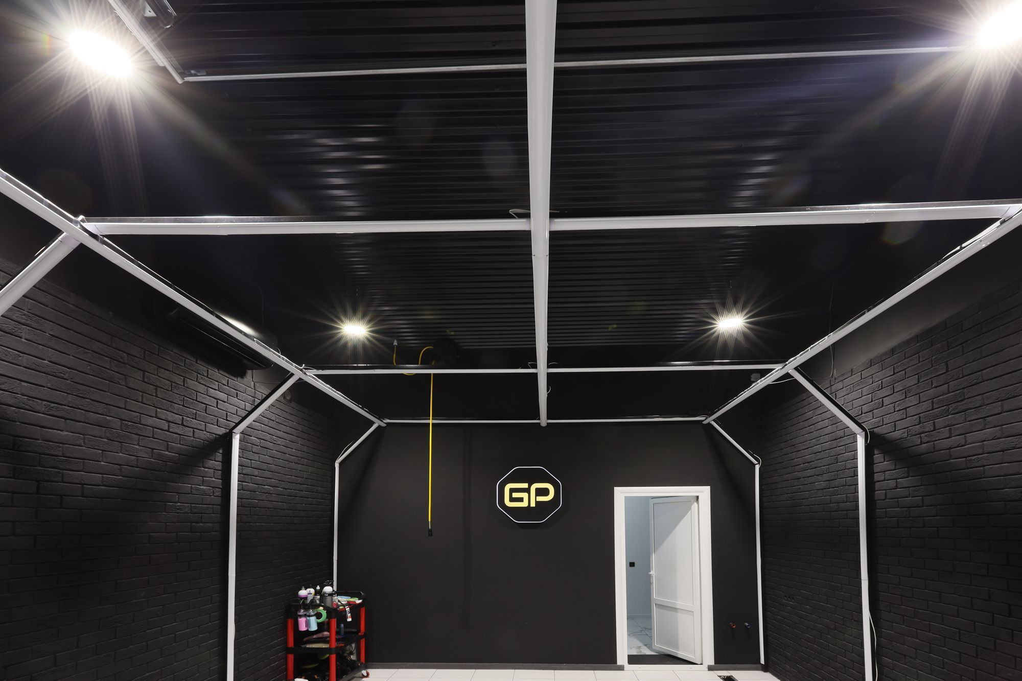 Съемка для каталога промышленного света. Готовый объект автосервис. Фотограф в Туле Крупский АнДРей. Фотостудия «КАДР71» в Туле