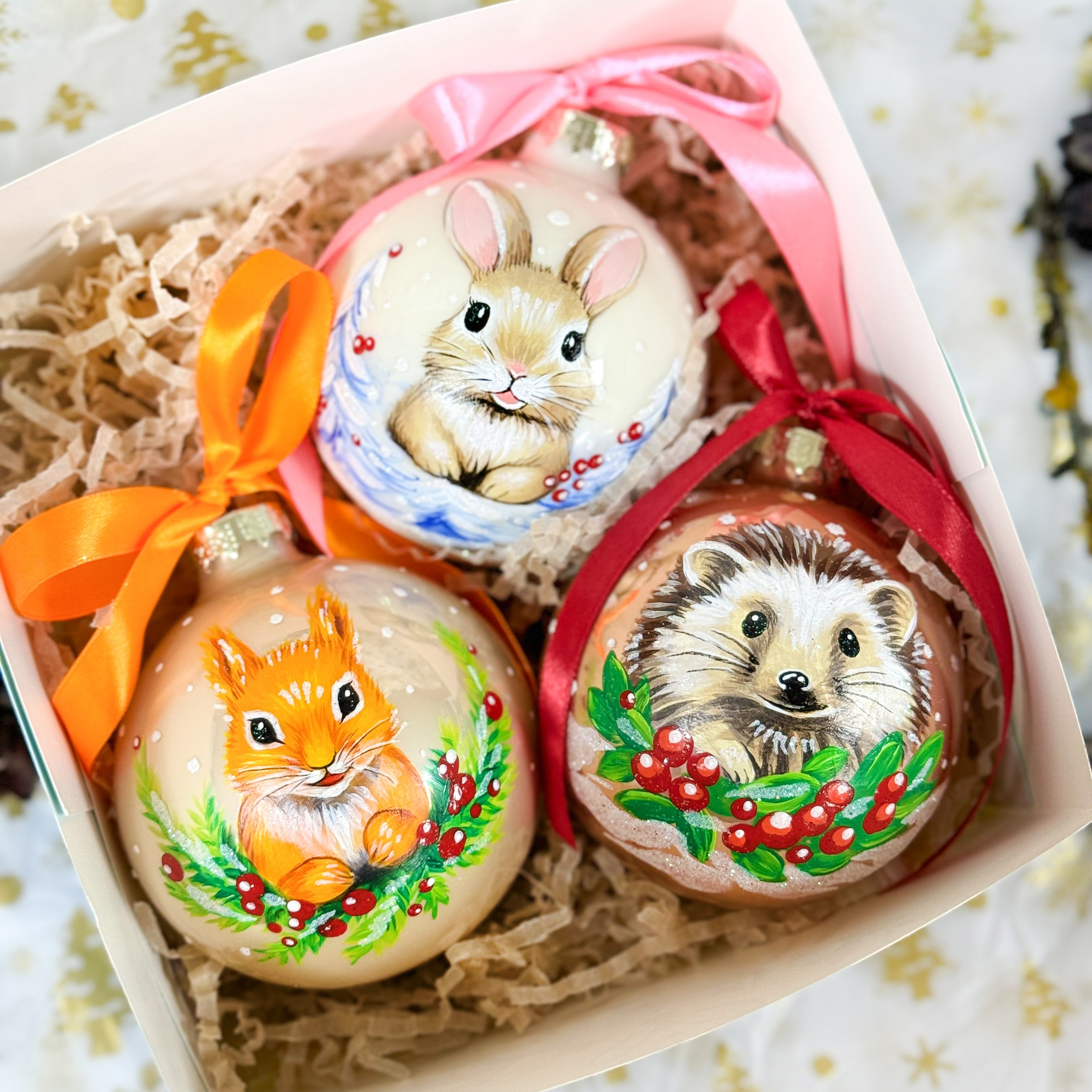 Художественная ручная роспись елочных шаров, корпоративные подарки и восковые аромасвечи