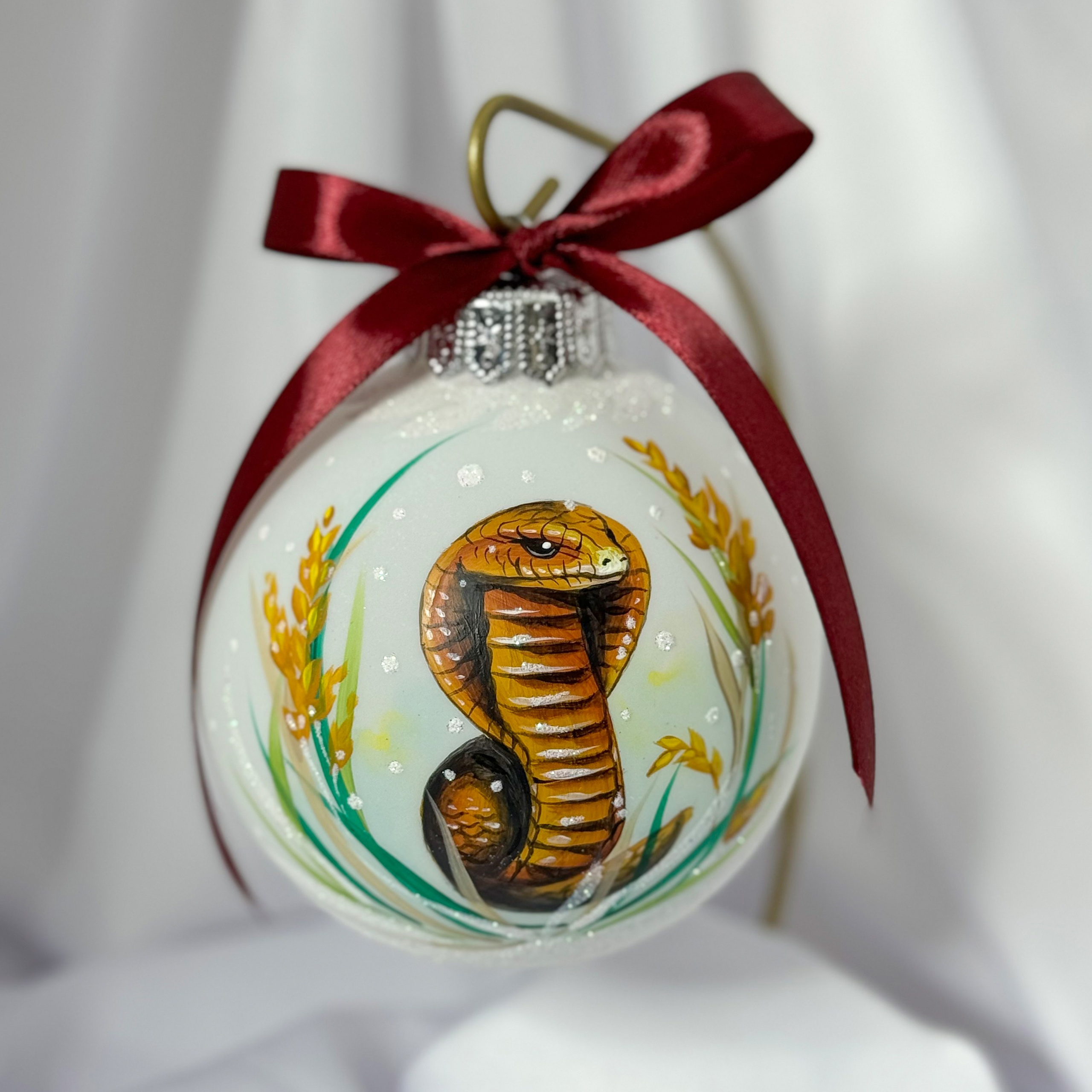 Художественная ручная роспись елочных шаров, корпоративные подарки и восковые аромасвечи