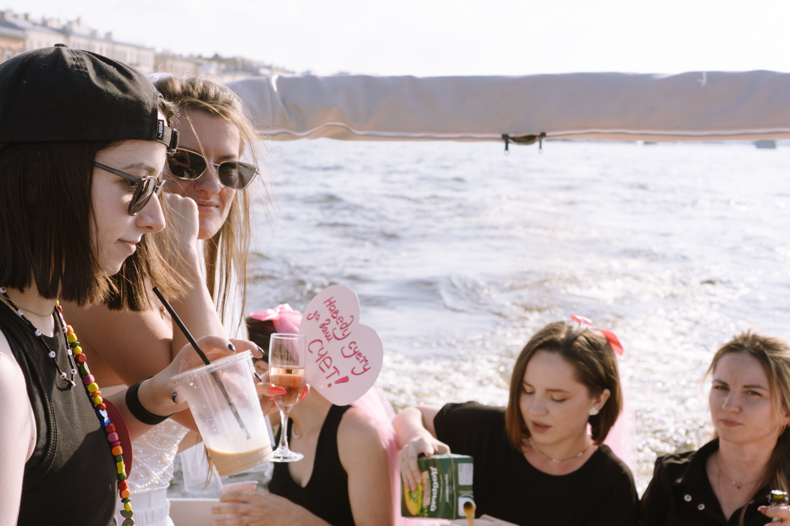 ДЕВИЧНИК НА КАТЕРЕ. Профессиональный фотограф, Санкт-Петербург — Виктория Богомолова