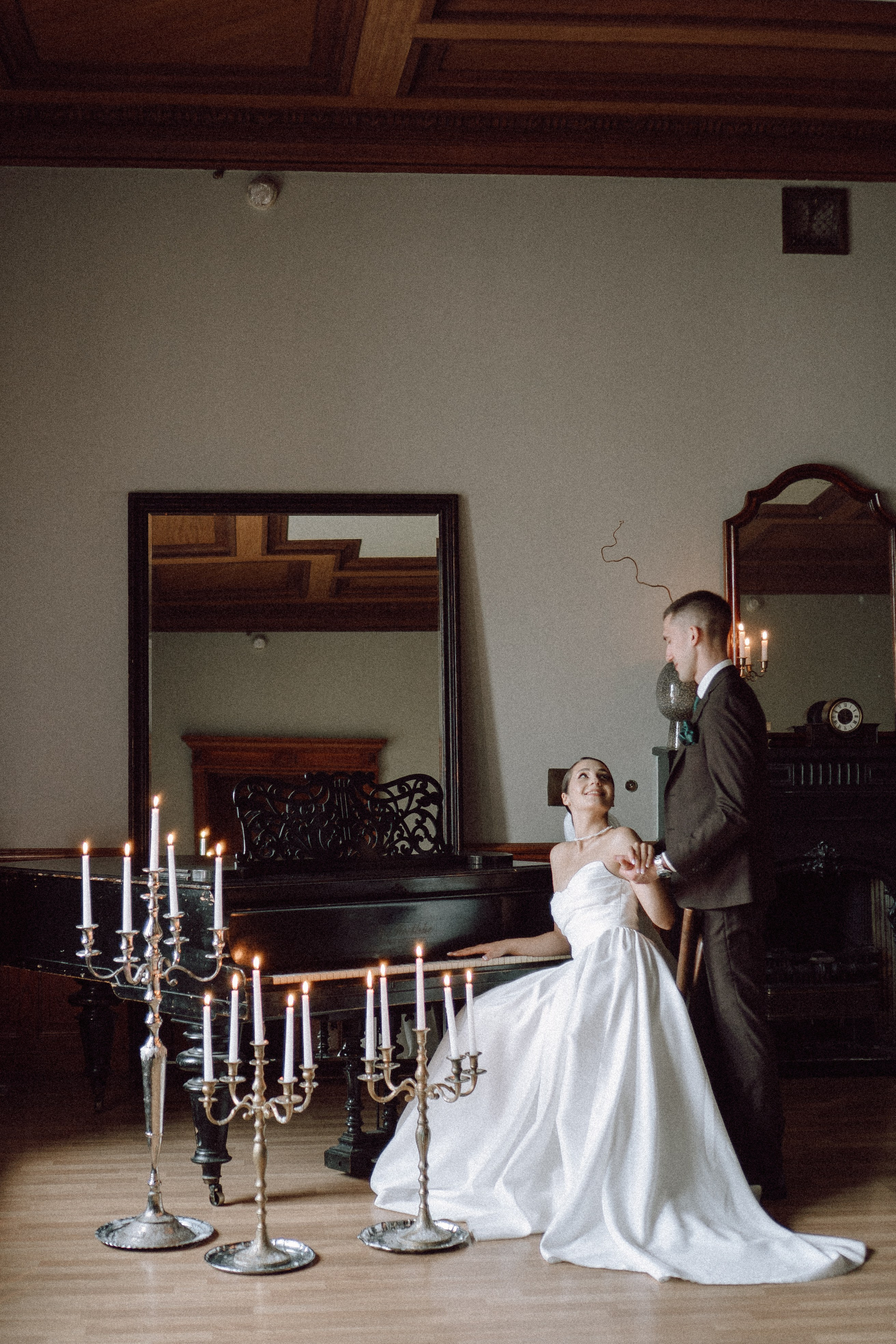 СВАДЕБНАЯ ПРОГУЛКА В САНТК-ПЕТЕРБУРГЕ (ИСАКИЕВСКИЙ СОБОР, ЗИМНЯЯ КАНАВКА, ЭРМИТАЖ И БОЛЬШАЯ МОРСКАЯ УЛИЦА). Профессиональный фотограф, Санкт-Петербург — Виктория Богомолова