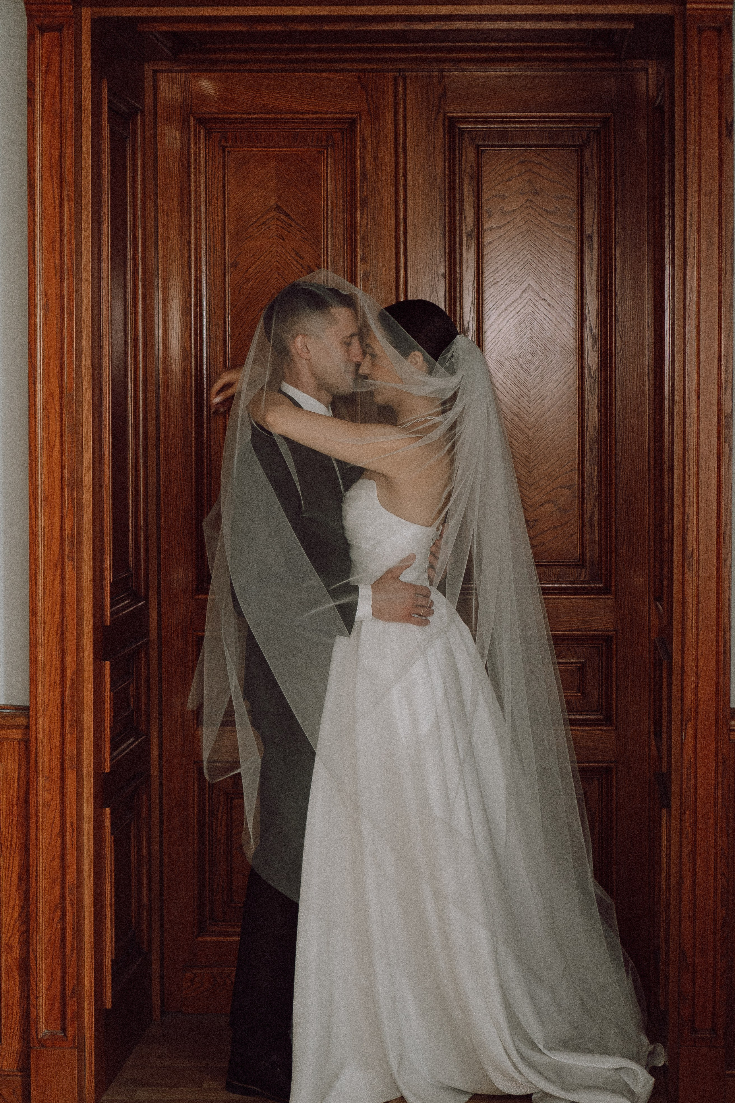 СВАДЕБНАЯ ПРОГУЛКА В САНТК-ПЕТЕРБУРГЕ (ИСАКИЕВСКИЙ СОБОР, ЗИМНЯЯ КАНАВКА, ЭРМИТАЖ И БОЛЬШАЯ МОРСКАЯ УЛИЦА). Профессиональный фотограф, Санкт-Петербург — Виктория Богомолова