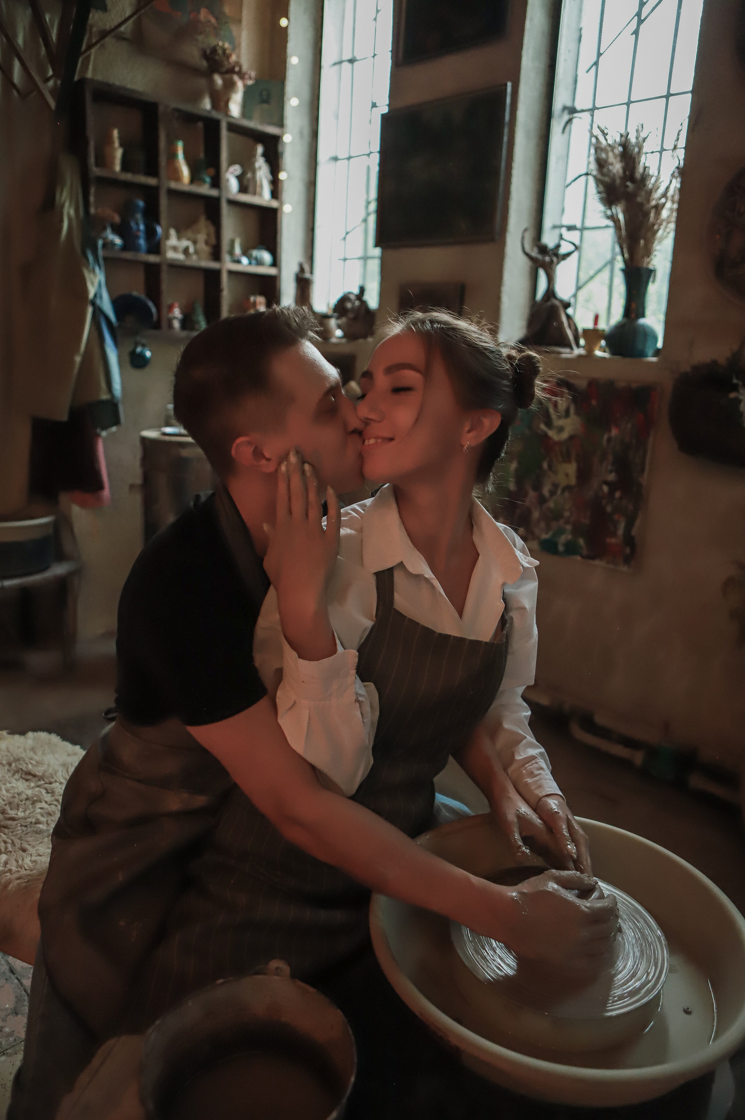 Свадебная лавстори в гончарной мастерской. Семейный и женский фотограф Кемерово Мария Степ