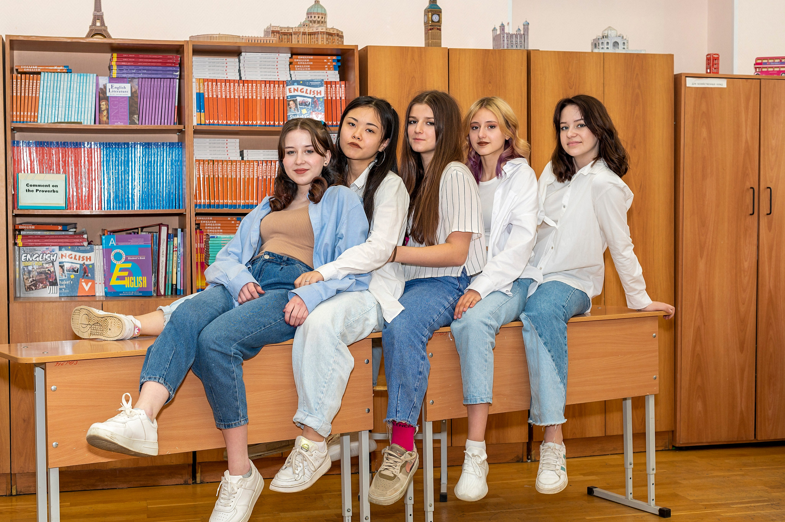 Фотосессия в классе и на территории школы. 9-И класс школа 1413. Детский и семейный фотограф г. Москва Оксана Катаджи