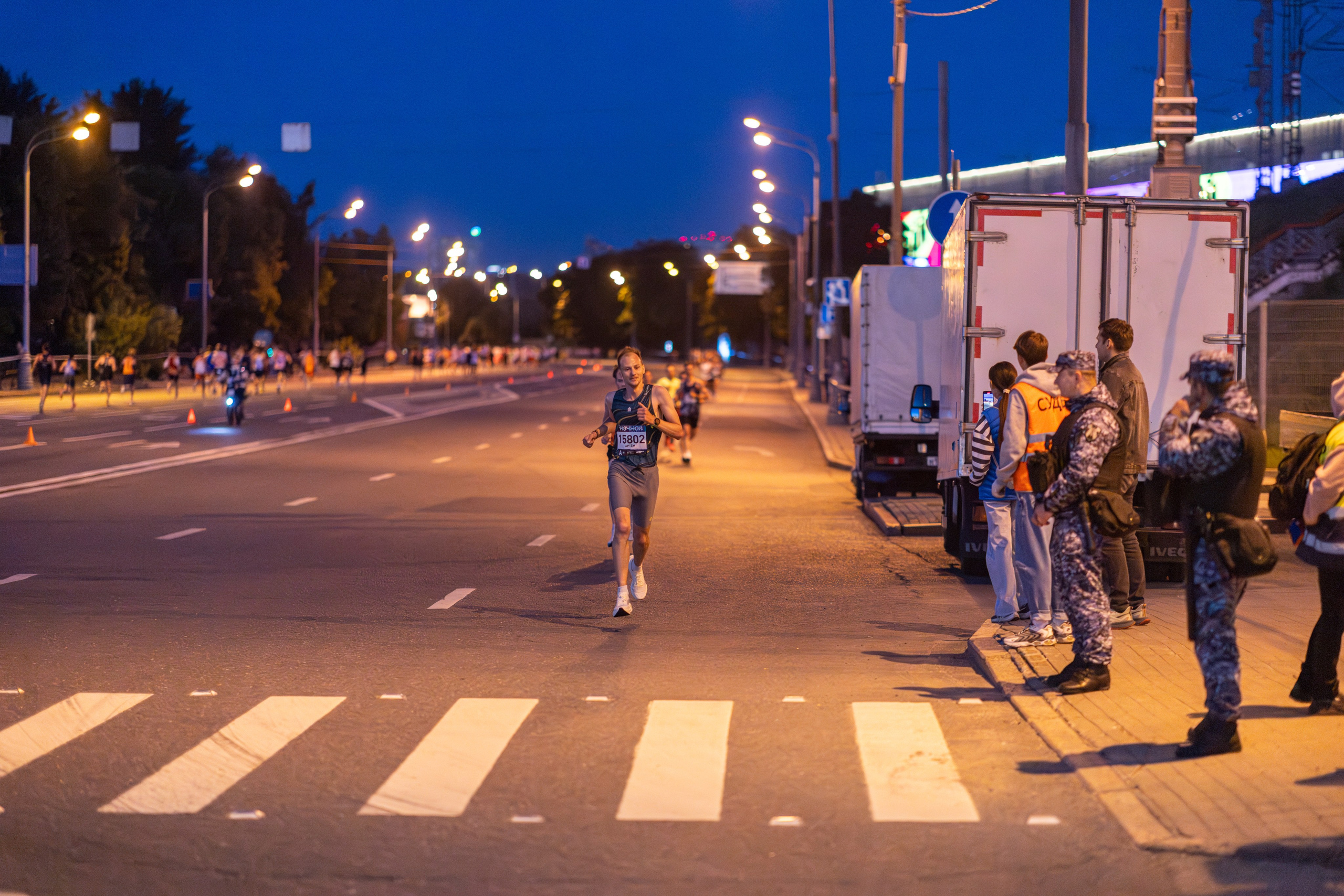 Ночной забег 2025. Фотограф Сергей Ловкий
