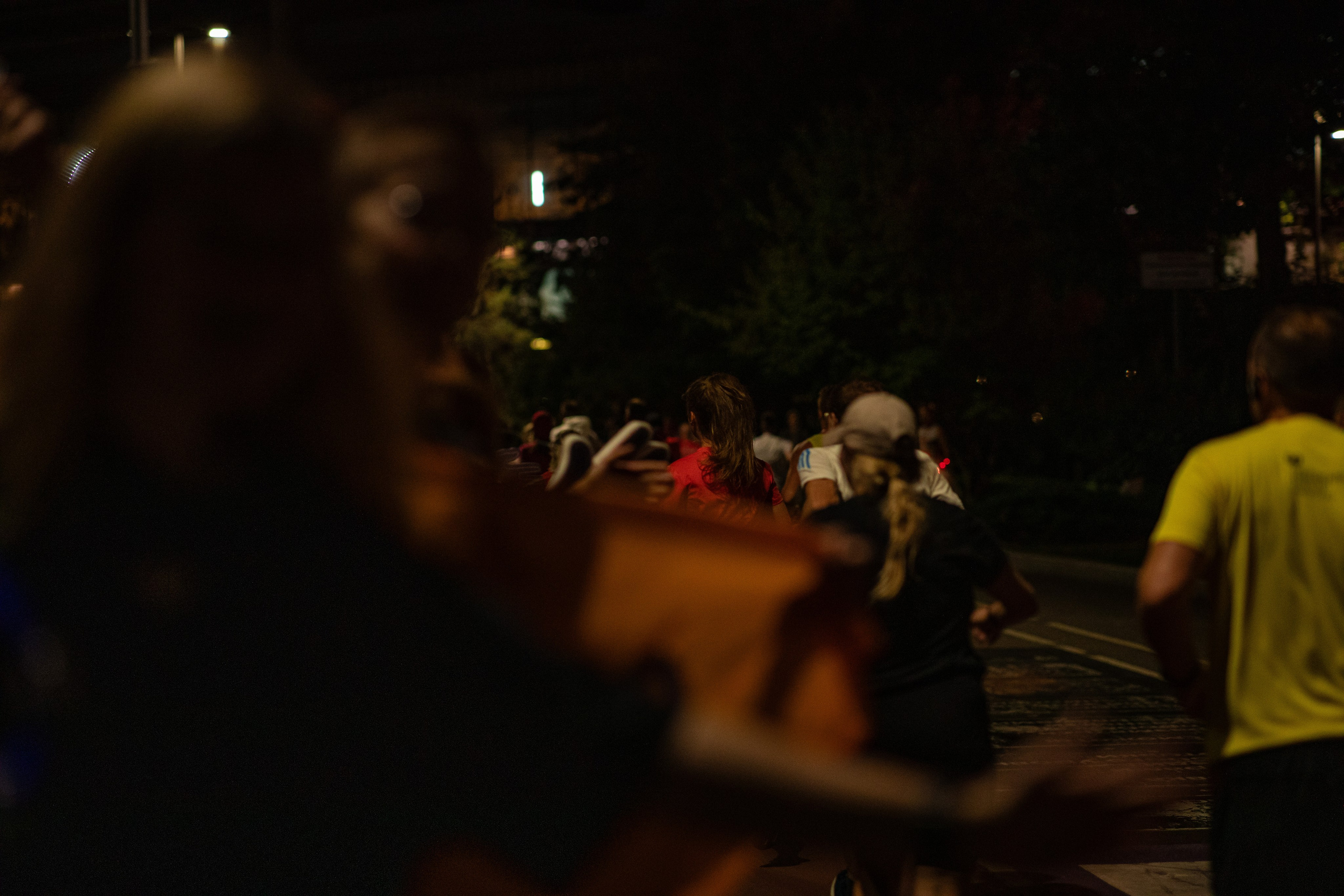 Ночной забег в ленте фотографий бегунов 03.08.24. Фотограф Сергей Ловкий