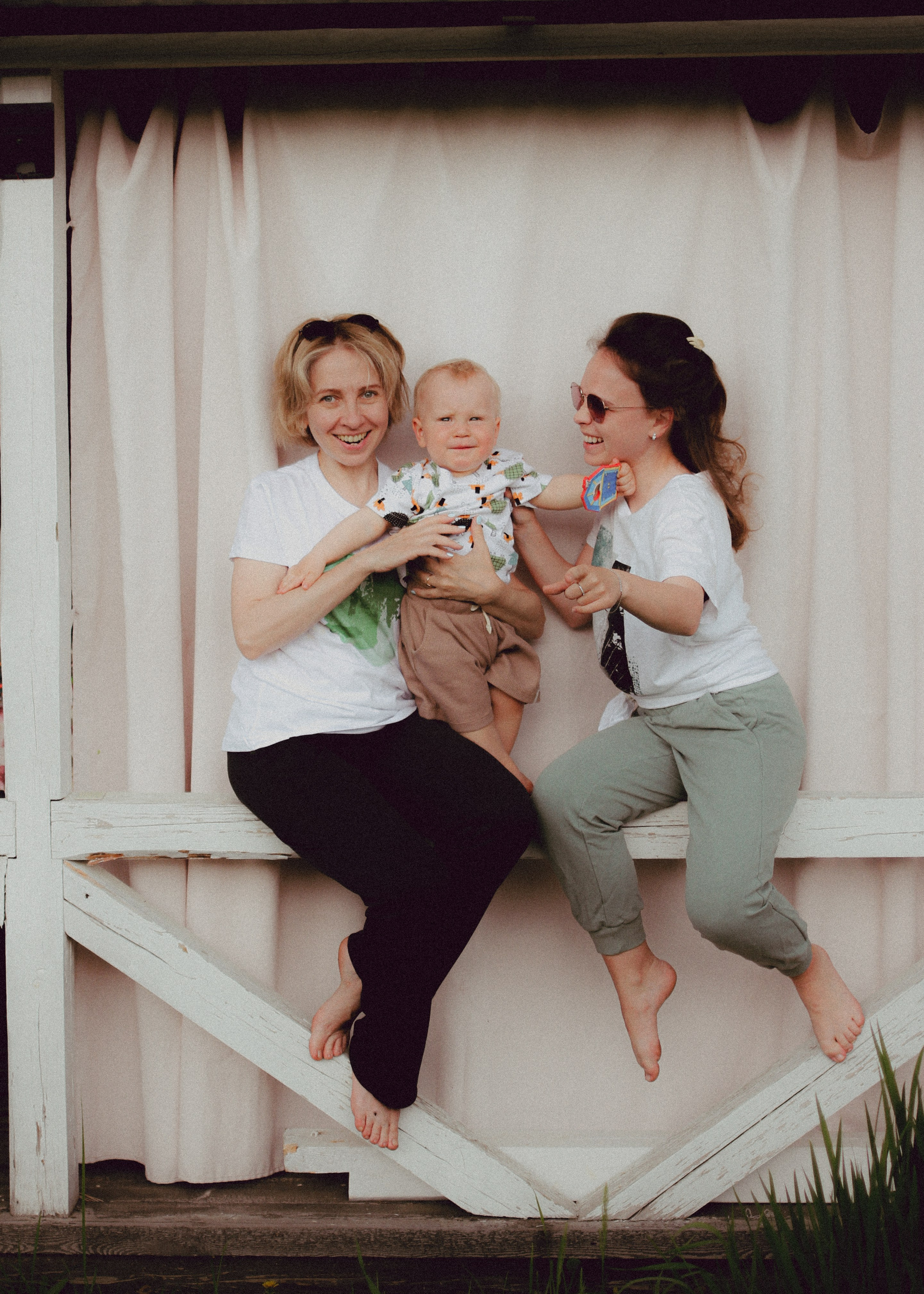 Бабушка Ира, мама Даша и маленький Ваня. Александра Крашевская. Портретный фотограф в Москве и Санкт-Петербурге