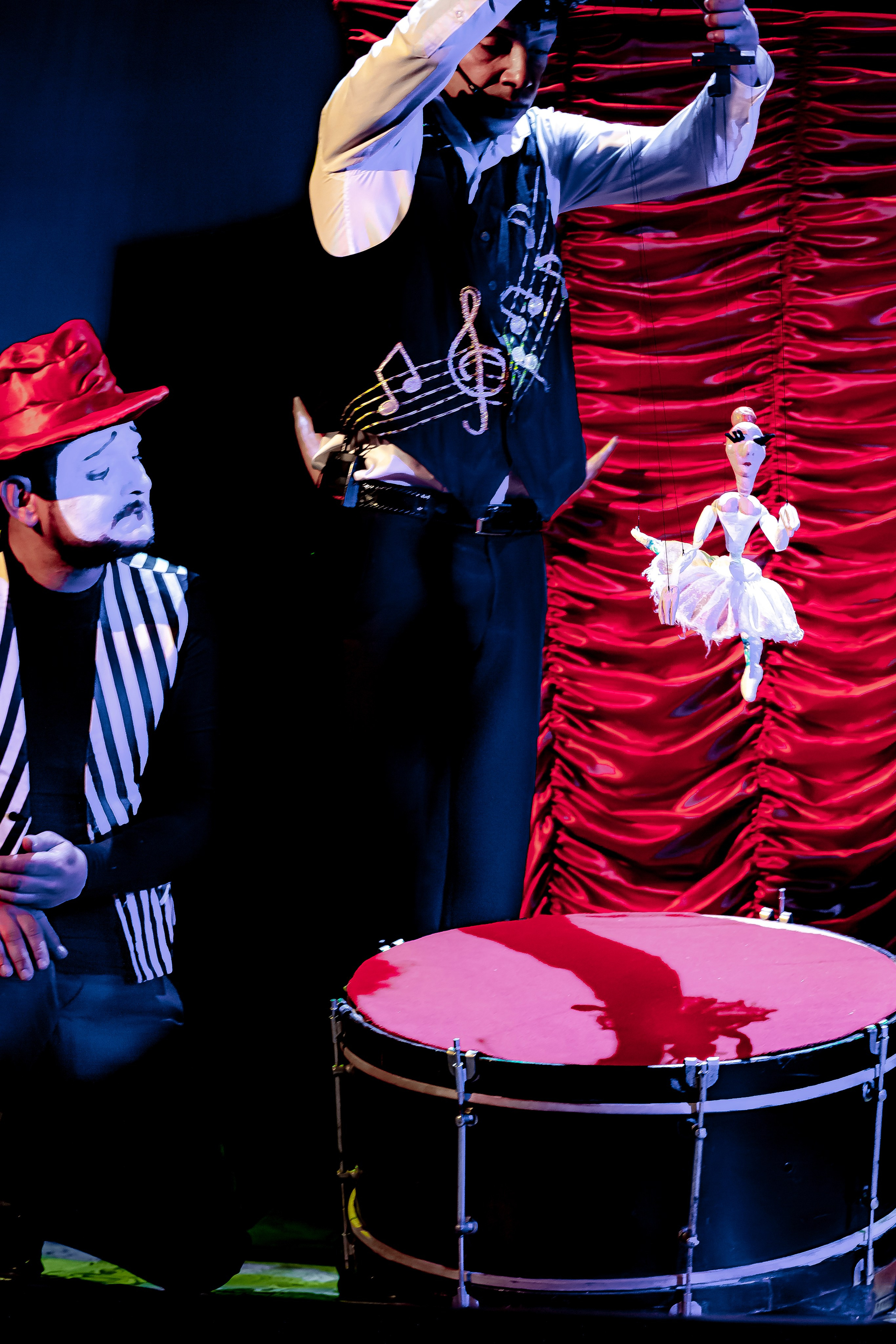 Цирк из Саквояжа спектакль театра САКВОЯЖ. Фотограф в Сочи Юрий Шептаев