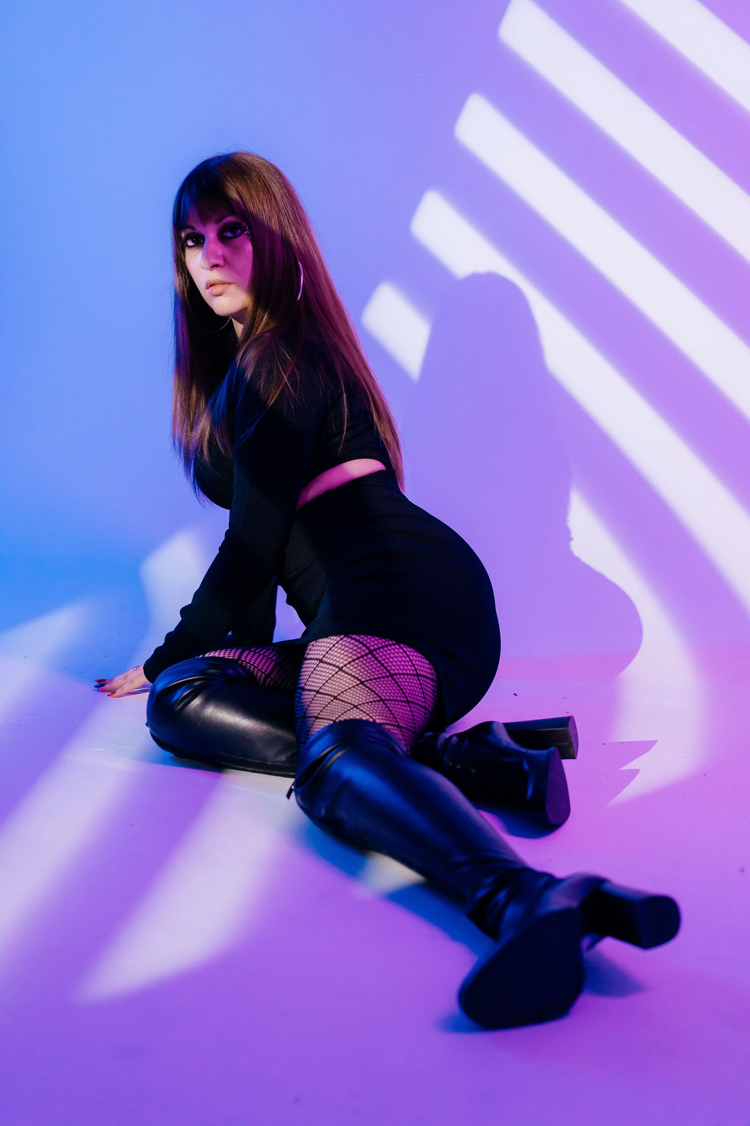 Фотосессия в неоновом свете в фотостудии. Фотограф и видеограф Смоленск | Студия Цезарь