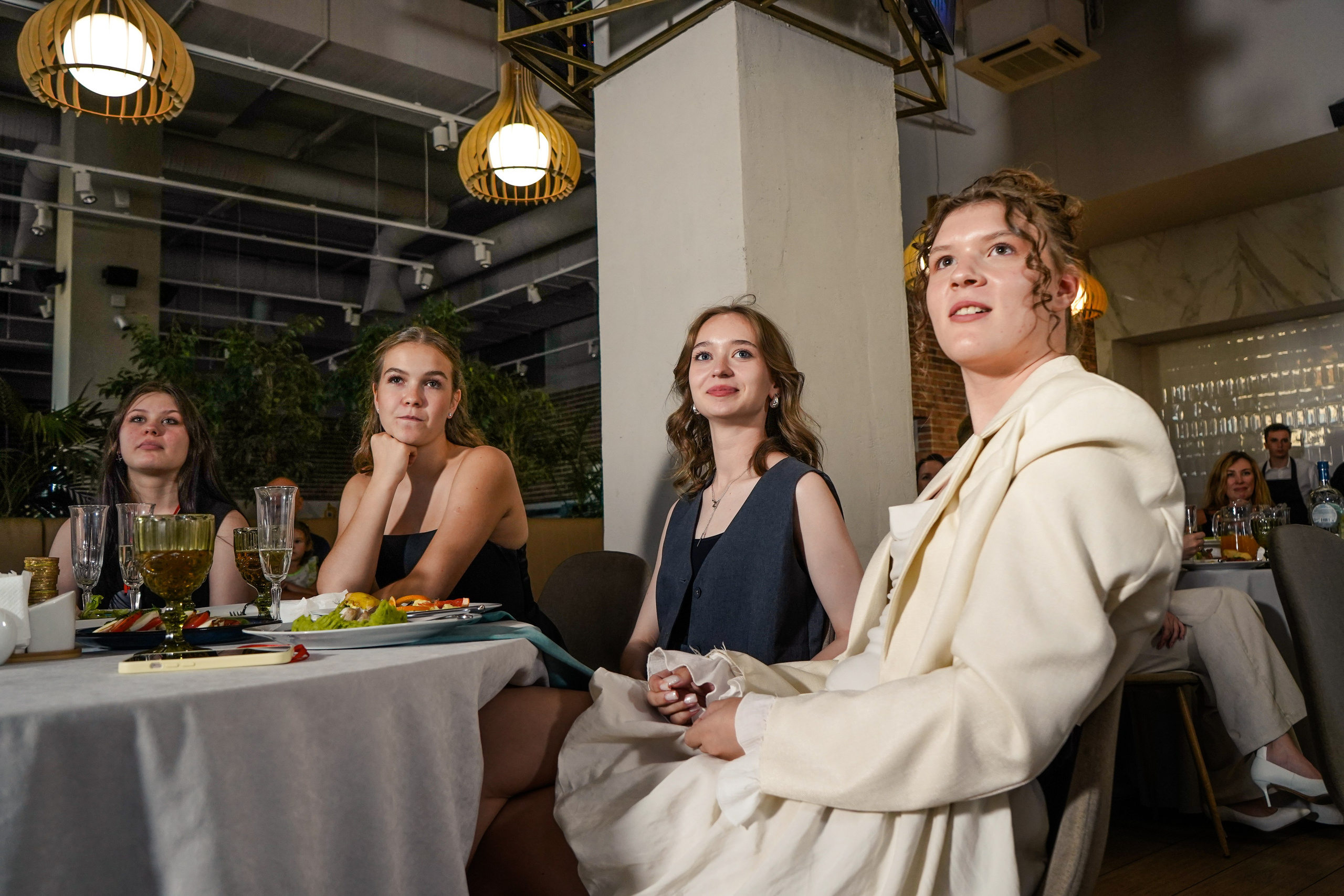 Выпускной вечер, гимназия № 40, 9 класс. Семейный и портретный фотограф в Екатеринбурге Анна Лобанова