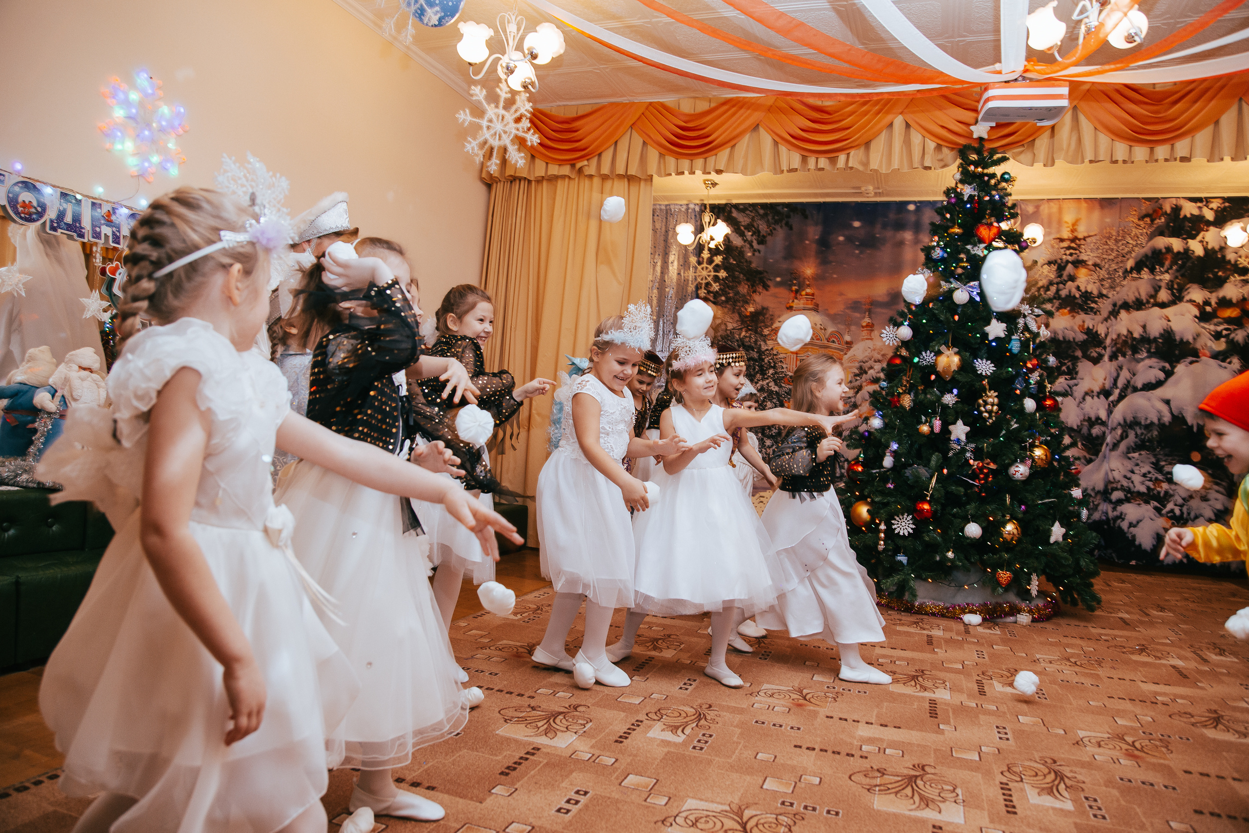 Новый год в саду. Свадебный Семейный Репортажный фотограф в Москве