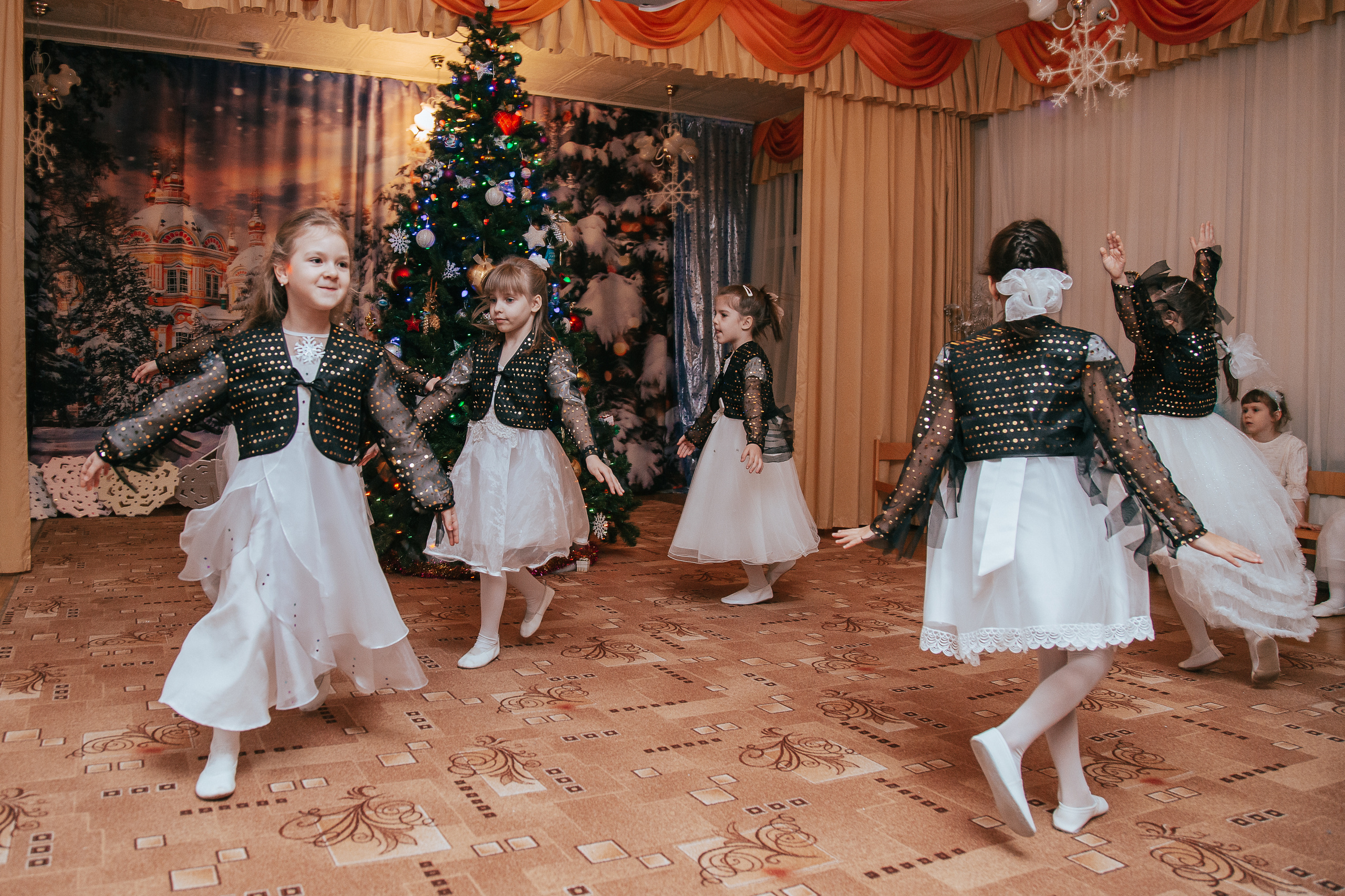 Новый год в саду. Свадебный Семейный Репортажный фотограф в Москве