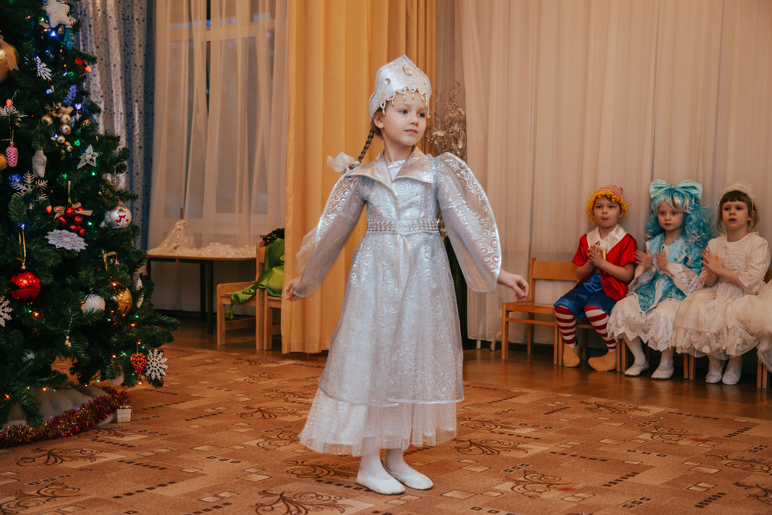 Новый год в саду. Свадебный Семейный Репортажный фотограф в Москве