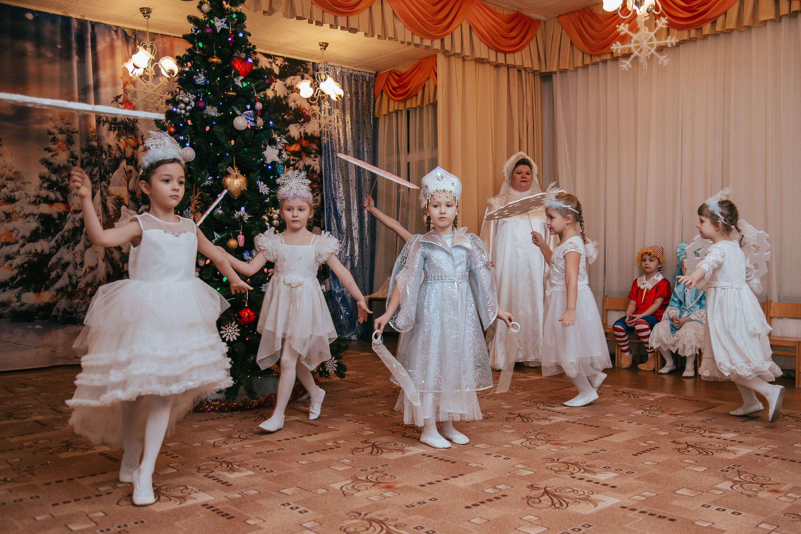Новый год в саду. Свадебный Семейный Репортажный фотограф в Москве