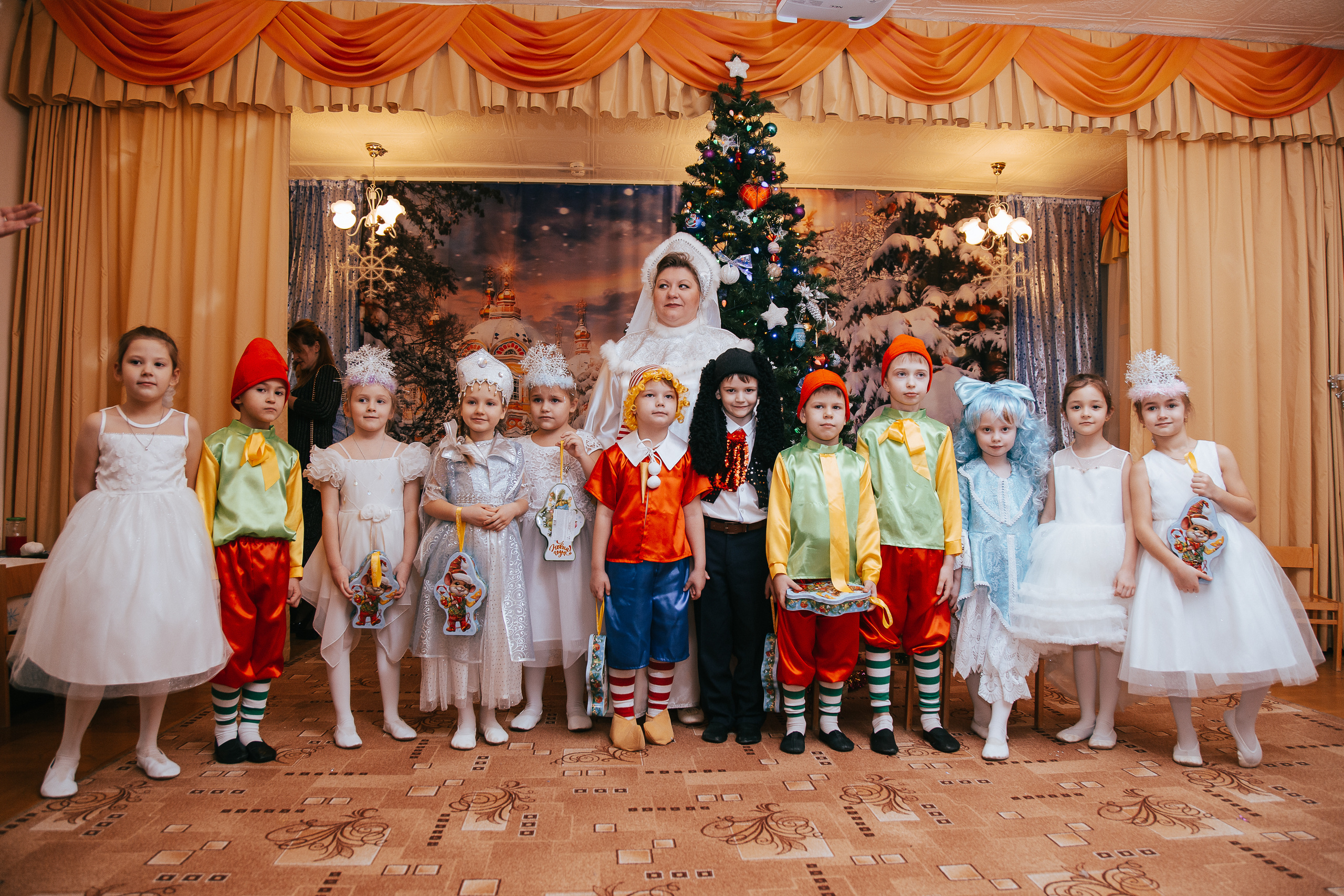 Новый год в саду. Свадебный Семейный Репортажный фотограф в Москве