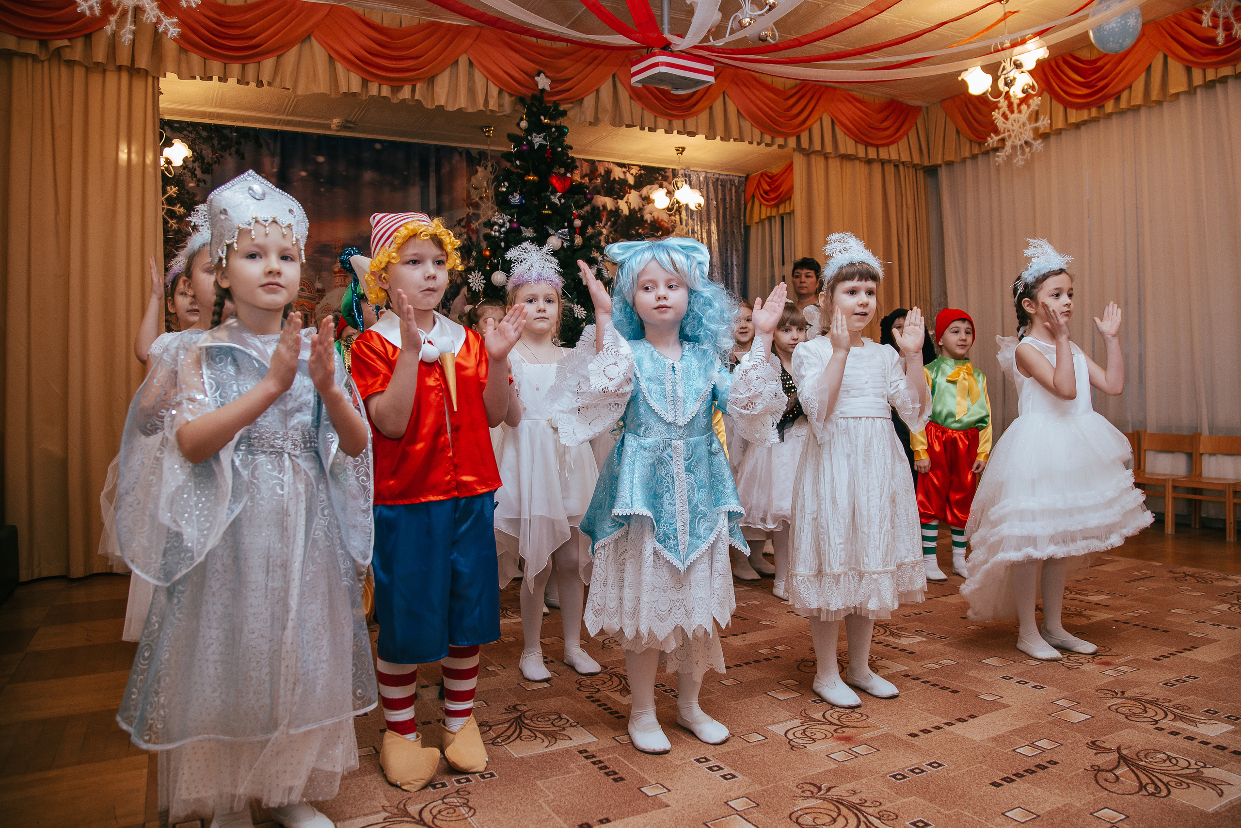 Новый год в саду. Свадебный Семейный Репортажный фотограф в Москве