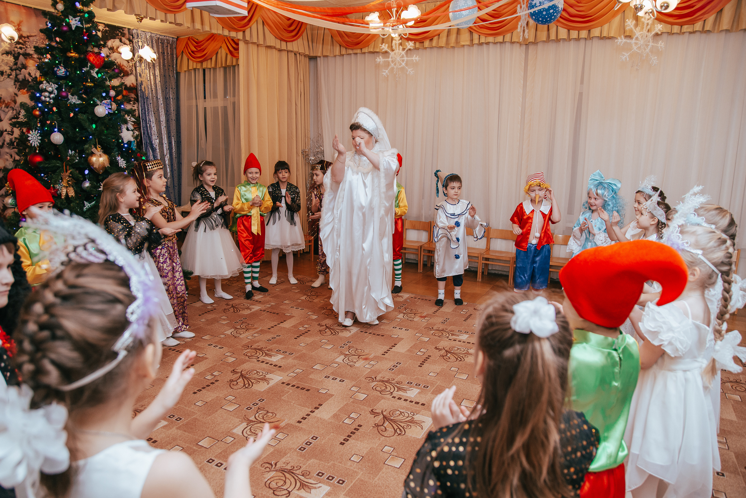 Новый год в саду. Свадебный Семейный Репортажный фотограф в Москве