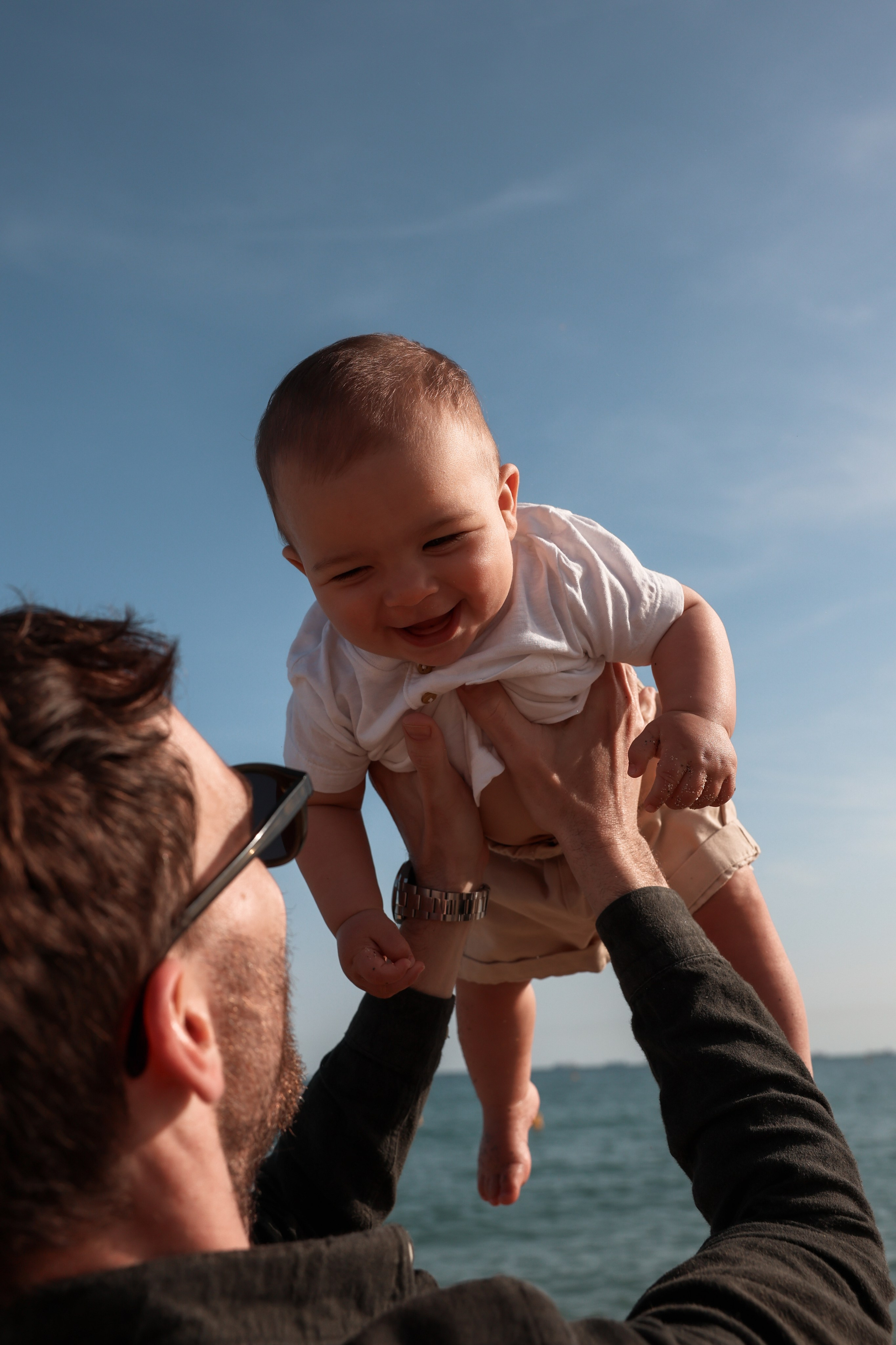 Family pizza at the sea. Natalia Zhuravleva|family, newborn, maternity photographer in Barcelona