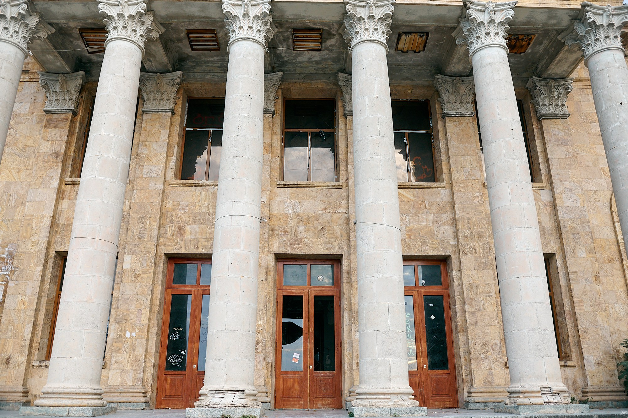 Гагра, Абхазия. Декабрь 2024. Фотографии отовсюду и обо всем