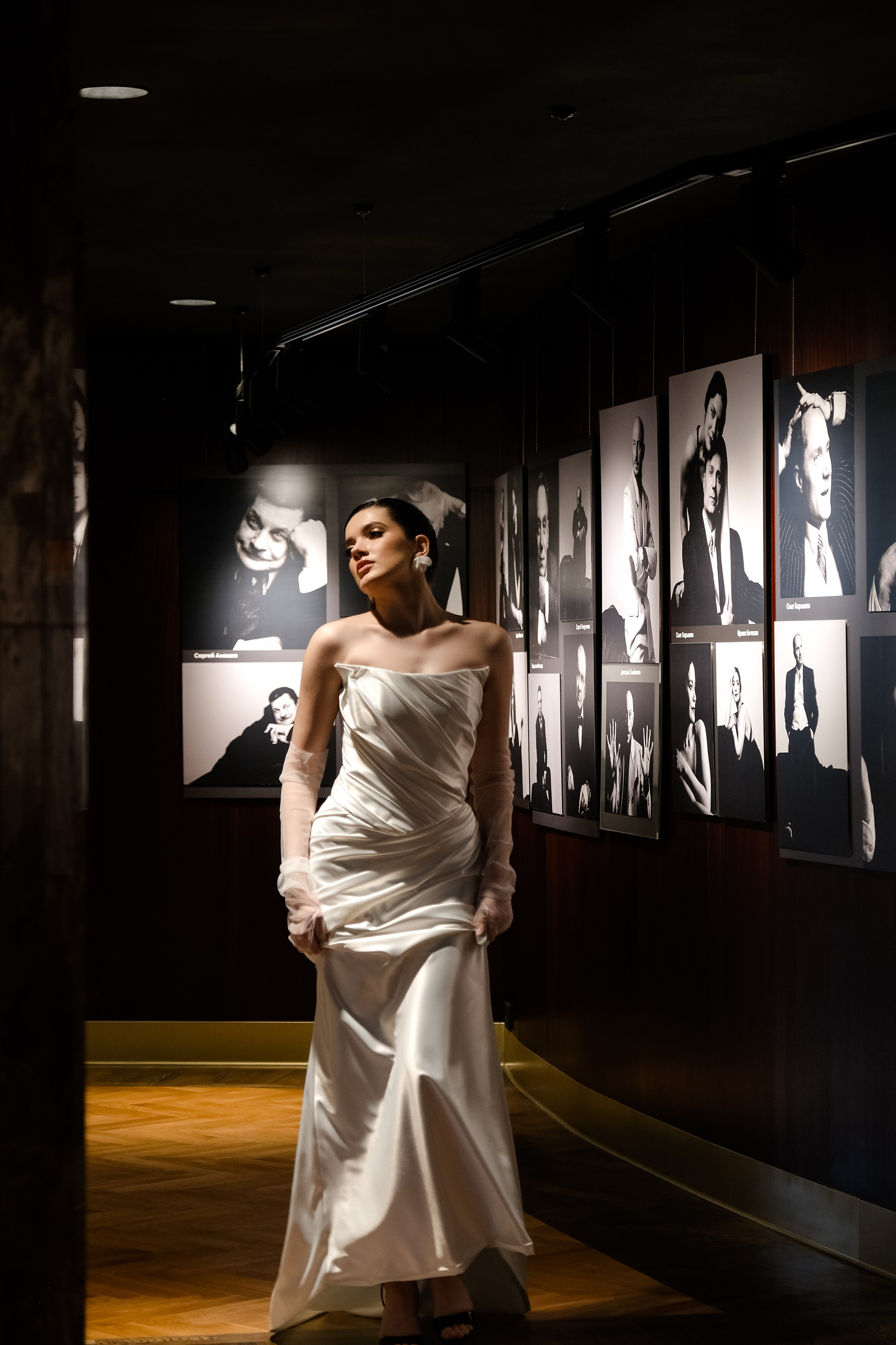 Свадебная фотосессия в театре драмы имени Наума Орлова. Свадебный фотограф в Челябинске Сырчикова Наталья