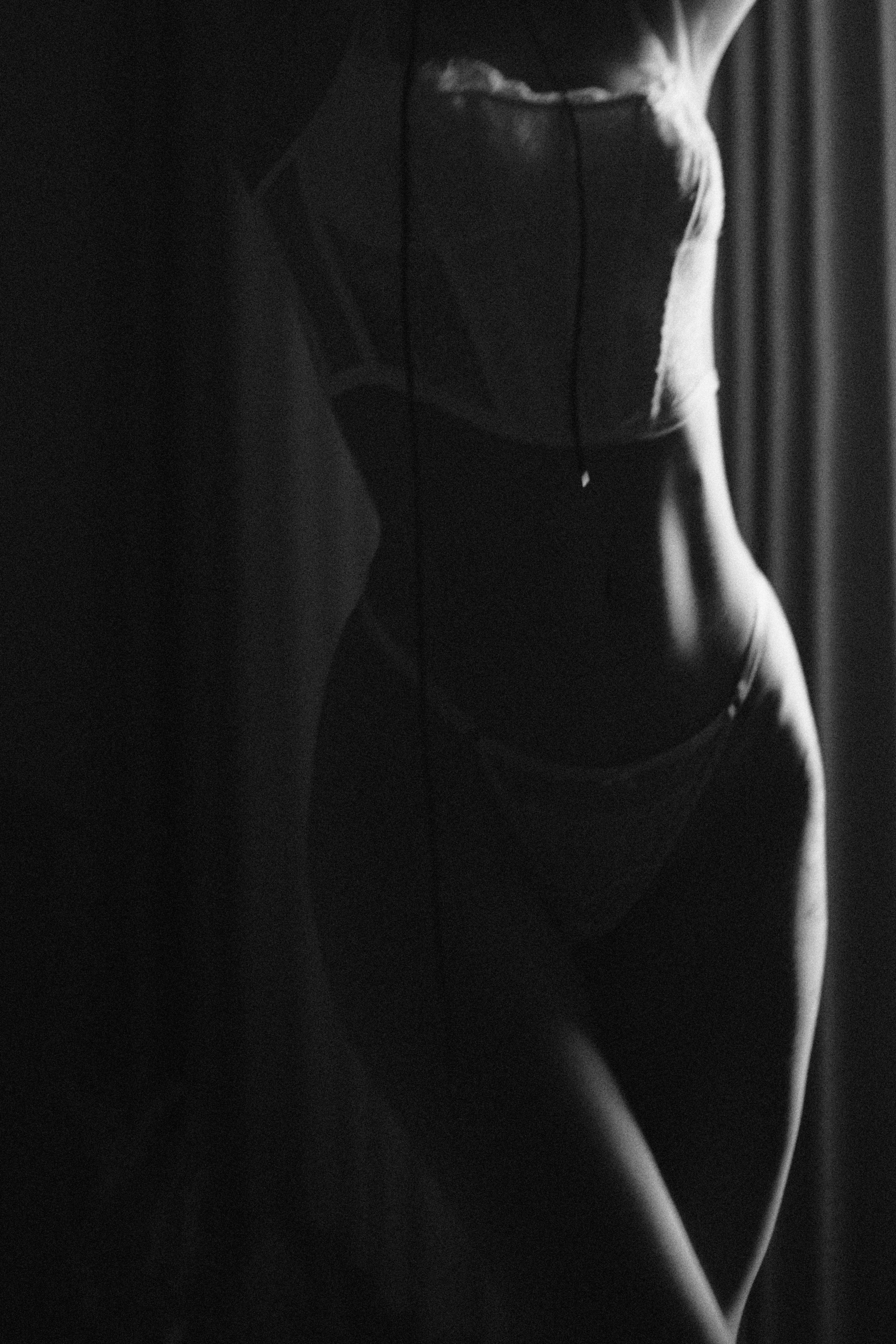 Alena in hotel room. Главная