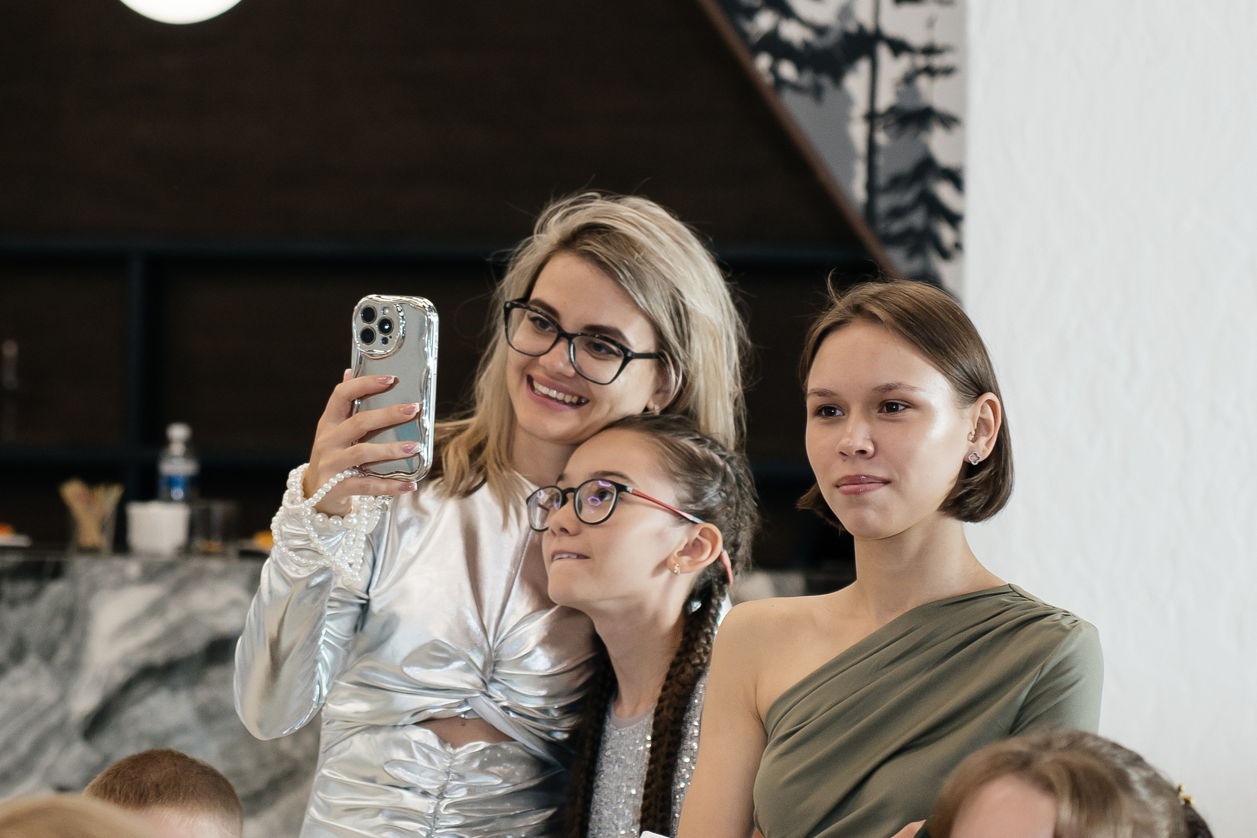 В отели. Для тех, кто не ждёт удачи, а создаёт её. Каждая фотосессия — это твой момент, твой стиль, твой успех. 📸