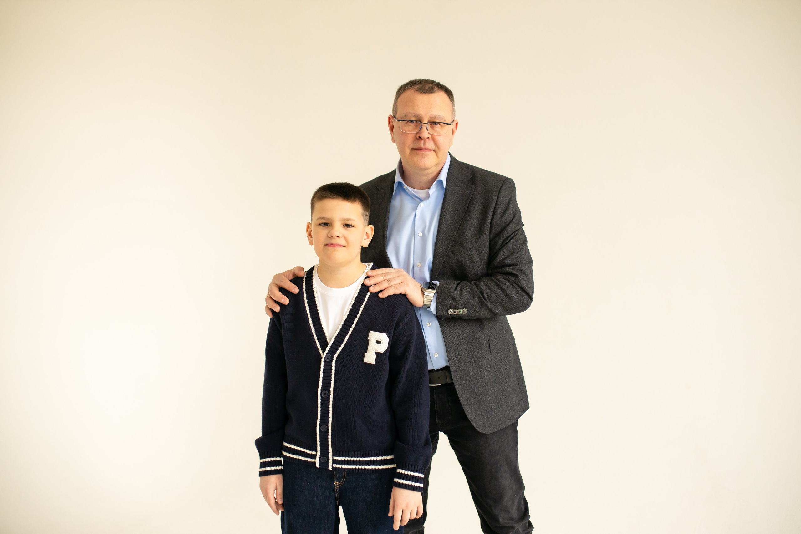 Семейная фотосессия на циклораме с естественным светом. Фотограф в Железнодорожном и Балашихе