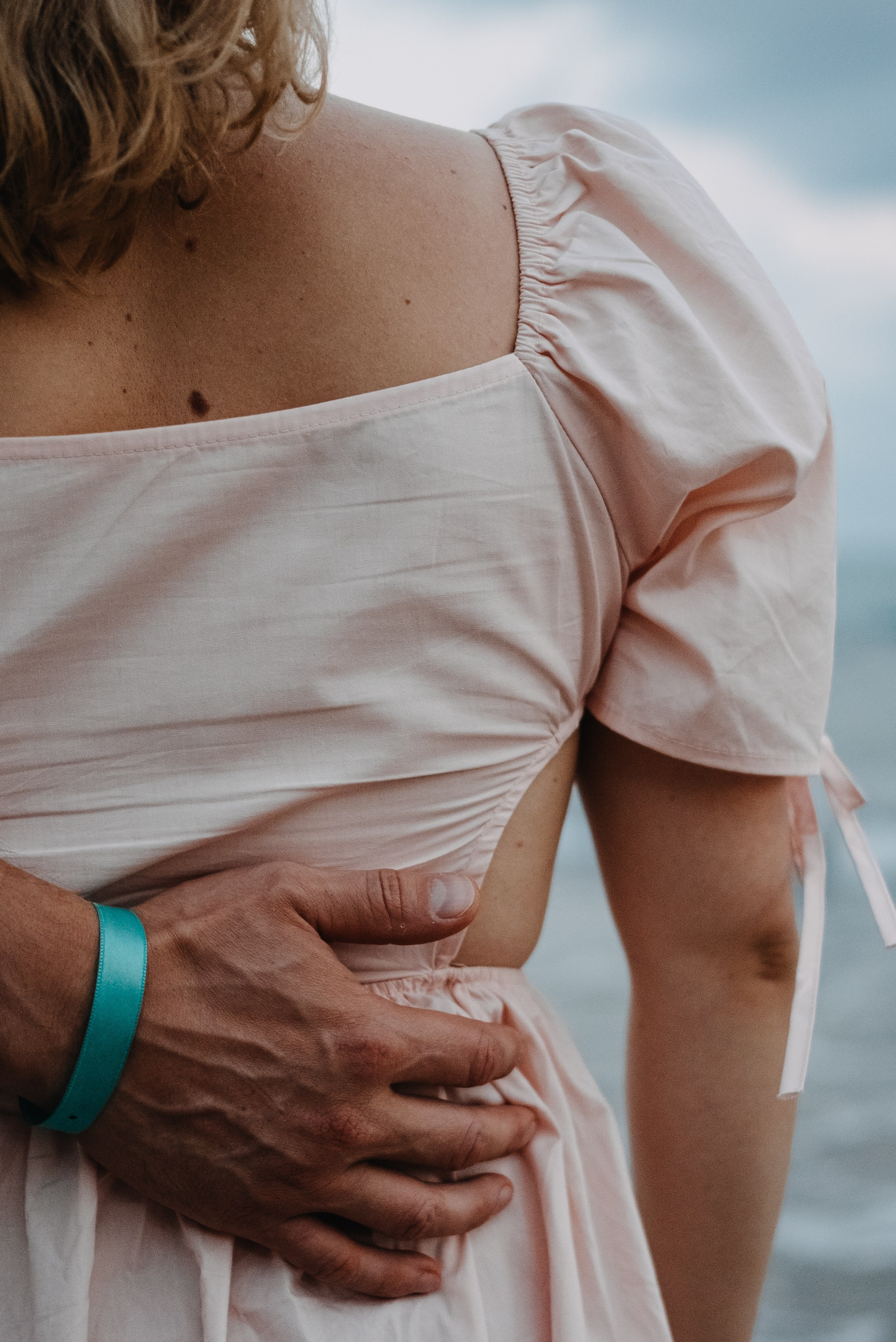 Съемка пары на море. Портретный и свадебный фотограф в Тбилиси • xeniqo