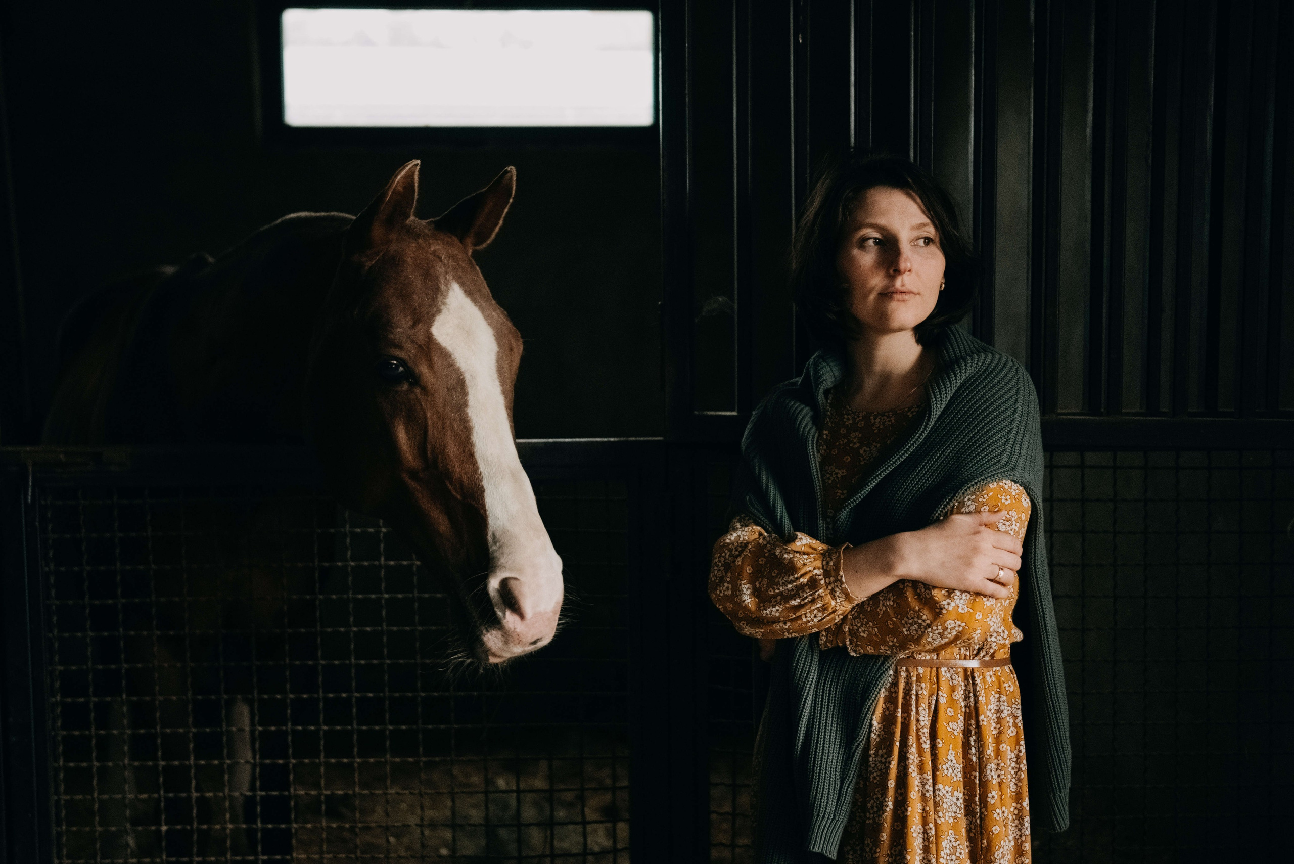 Портретная фотосессия на ферме с лошадьми. Портретный и свадебный фотограф в Тбилиси • xeniqo