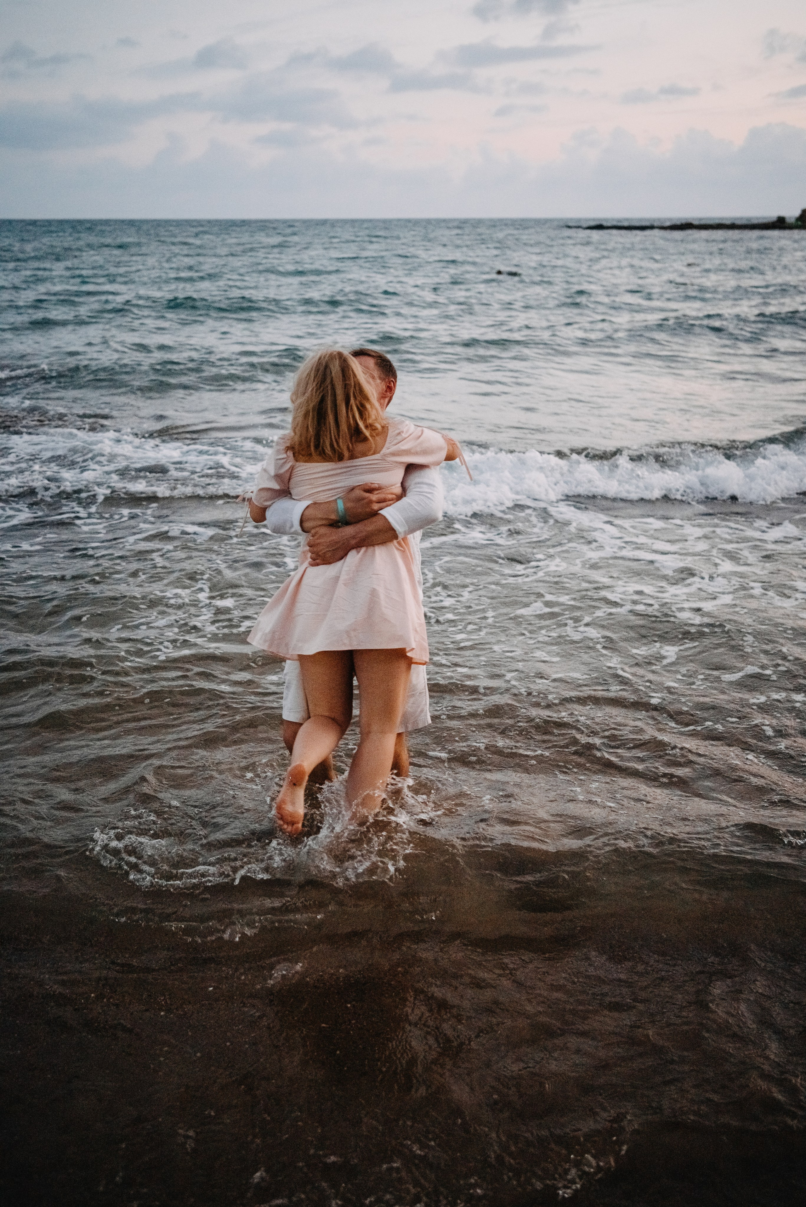 Съемка пары на море. Портретный и свадебный фотограф в Тбилиси • xeniqo