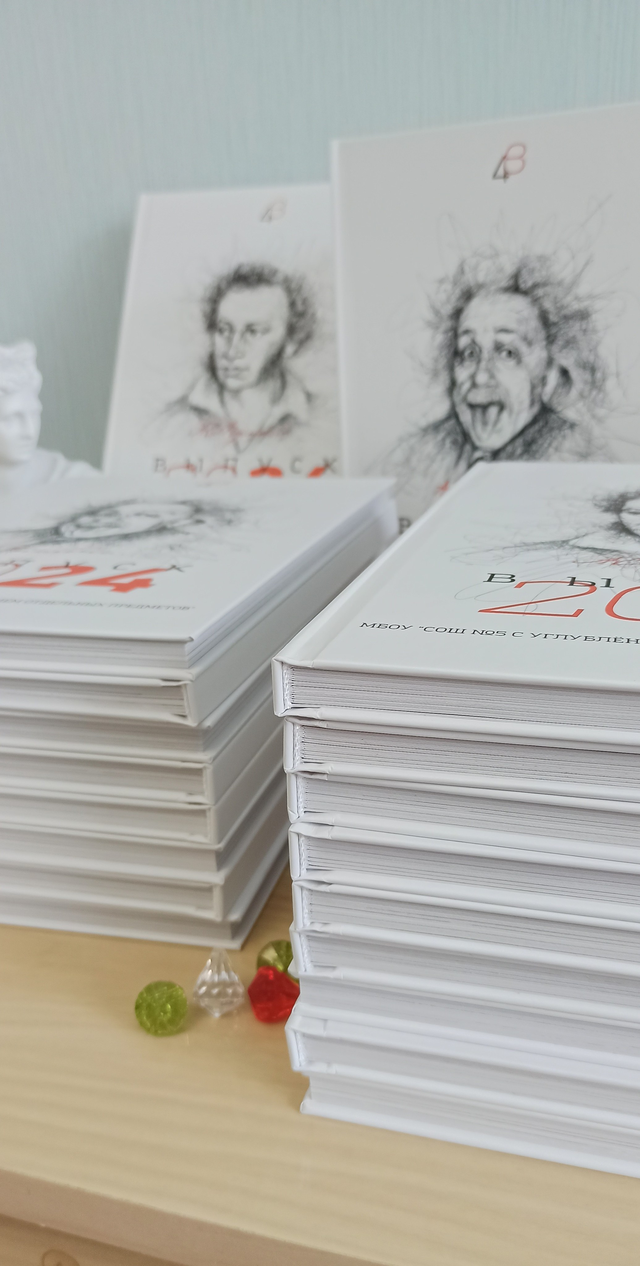 Выпускные альбомы Старый Оскол 4 класс. Стильные выпускные альбомы в Старом Осколе. Свадебные фотокниги