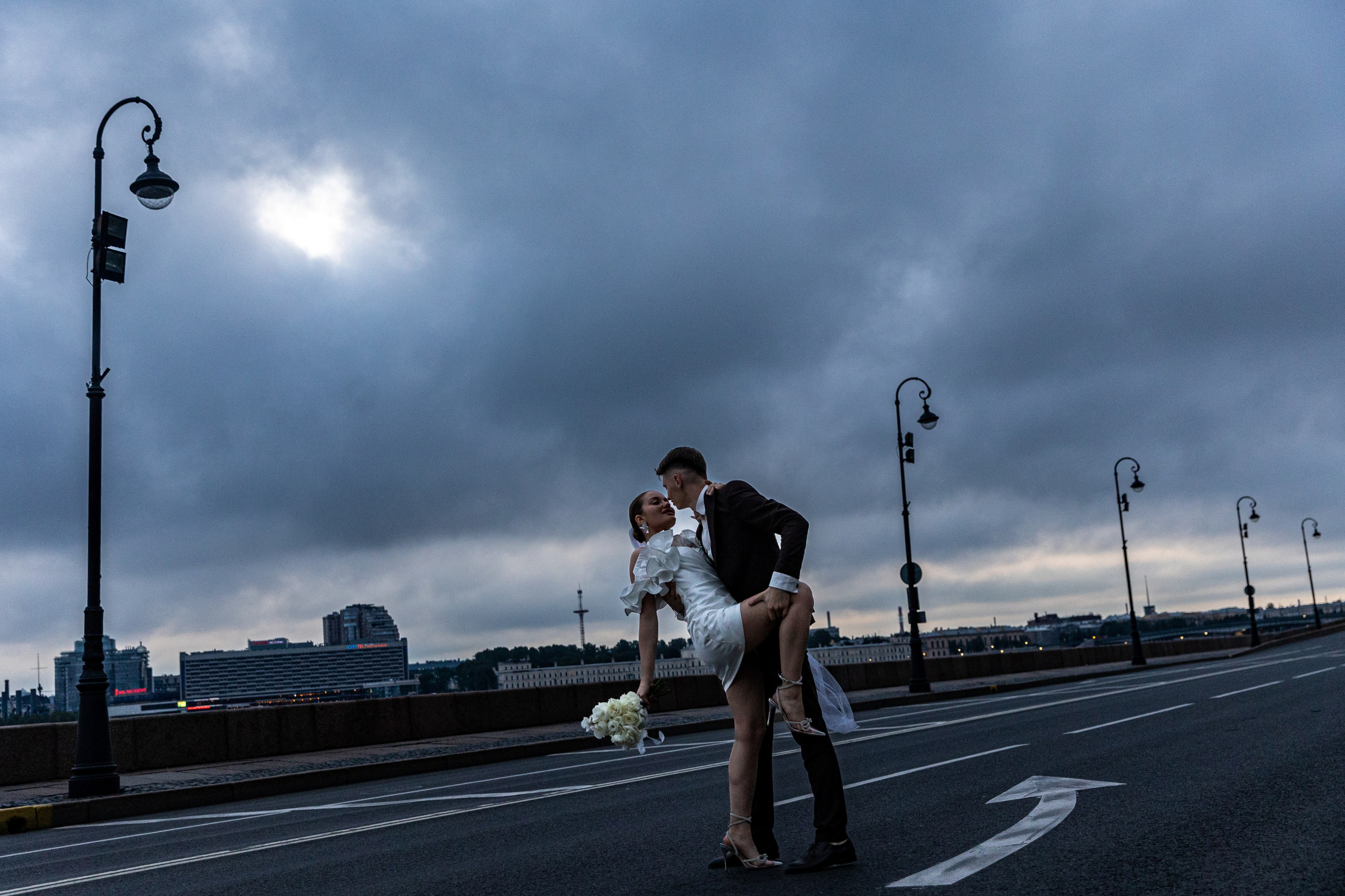 Прогулка в белые ночи. Крис и Лев. Фотограф в Санкт-Петербурге Закута Ольга