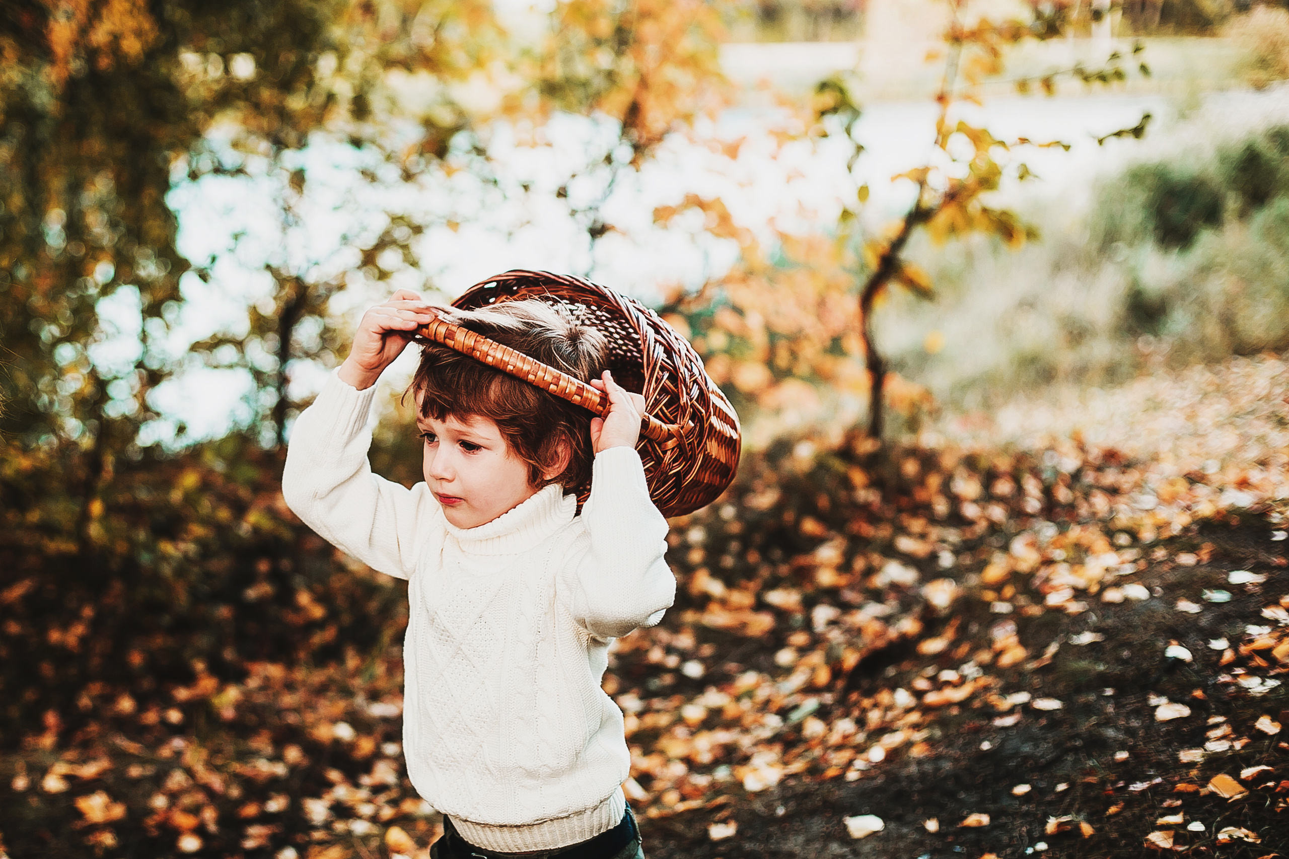 Даня, мама и бабушка. Осенний пейзаж. Фотограф Полина Егорова город Тюмень
