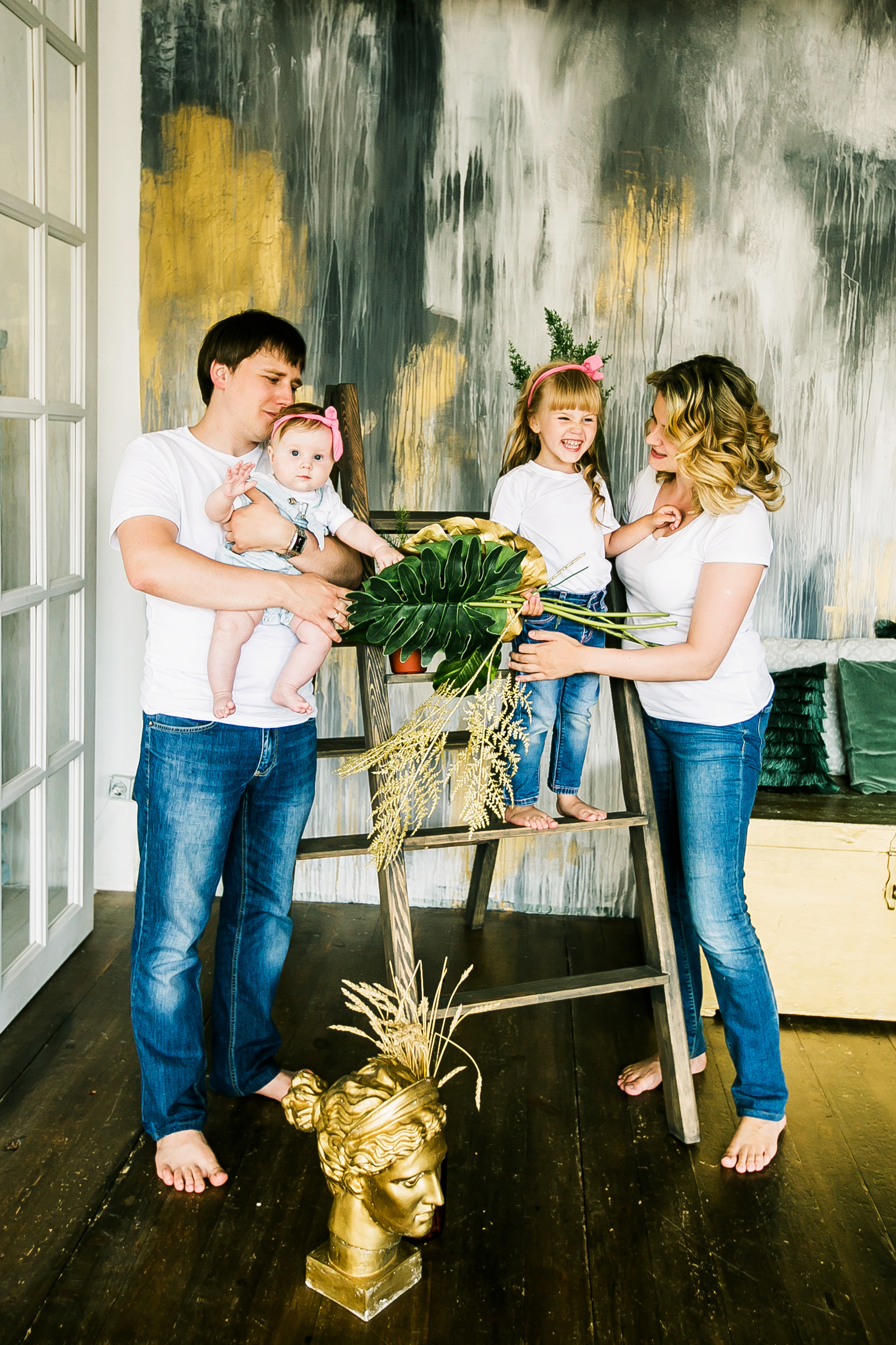 Семья в воздухе. Фотограф Полина Егорова город Тюмень