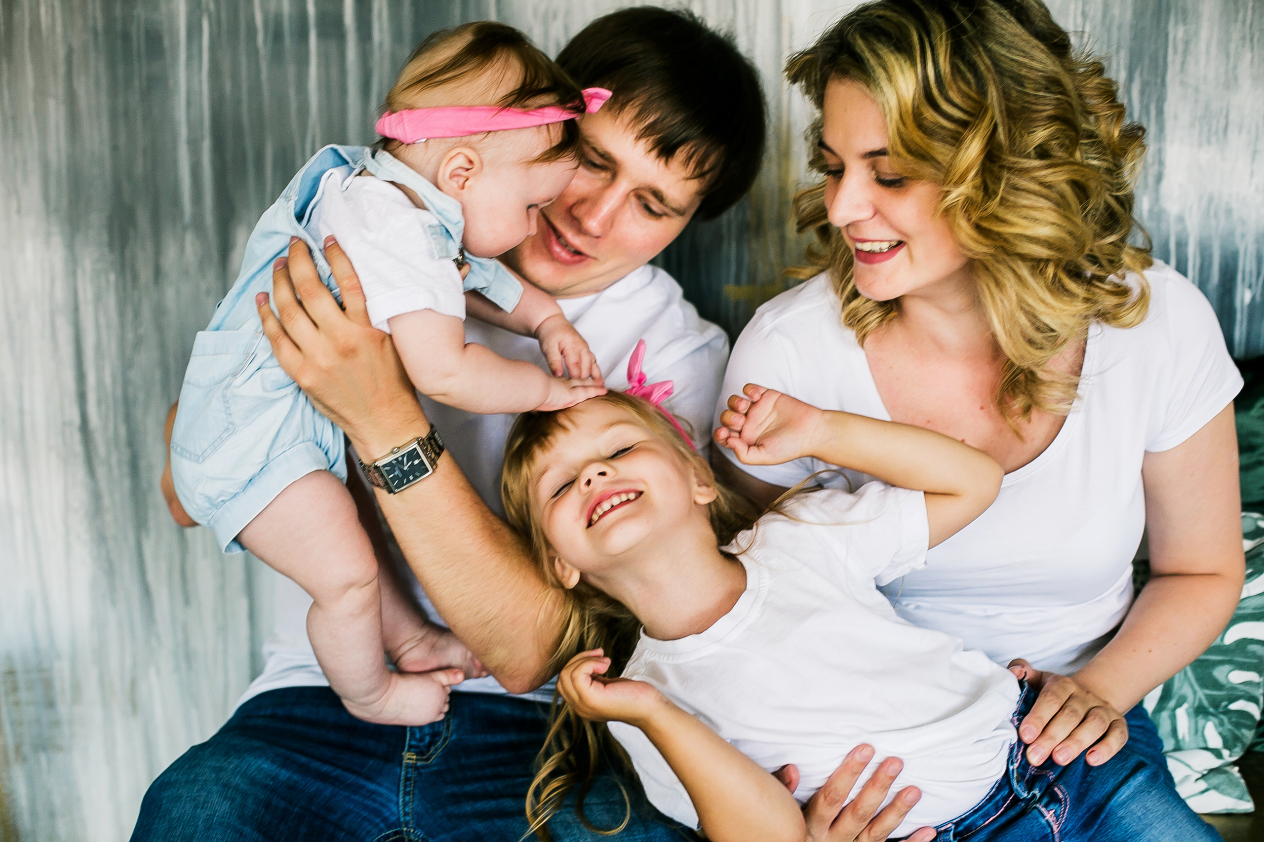 Семья в воздухе. Фотограф Полина Егорова город Тюмень