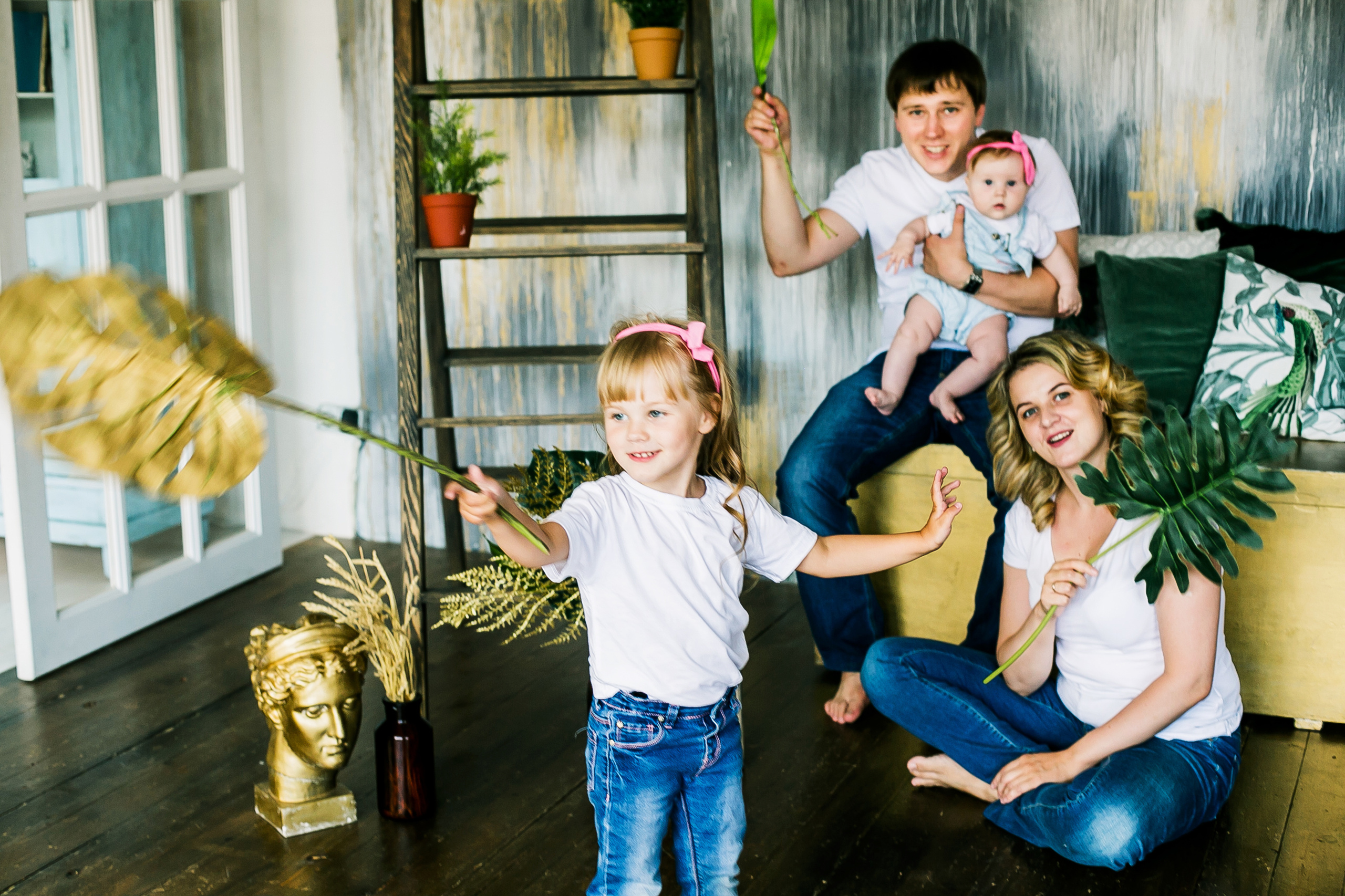 Семья в воздухе. Фотограф Полина Егорова город Тюмень