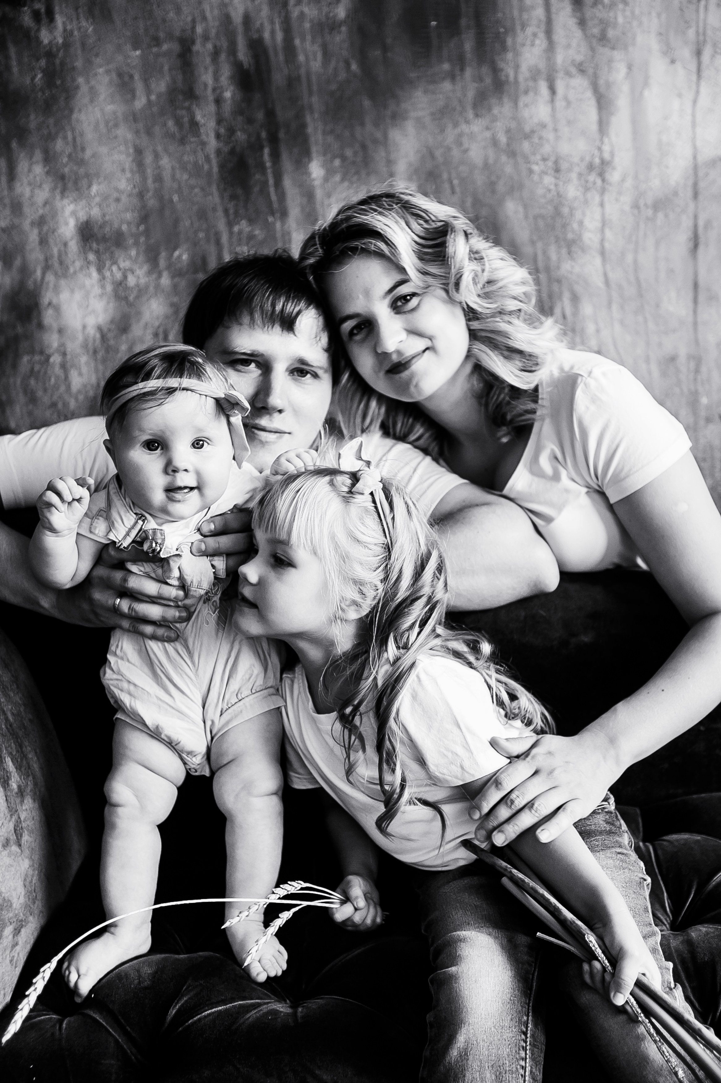 Семья в воздухе. Фотограф Полина Егорова город Тюмень