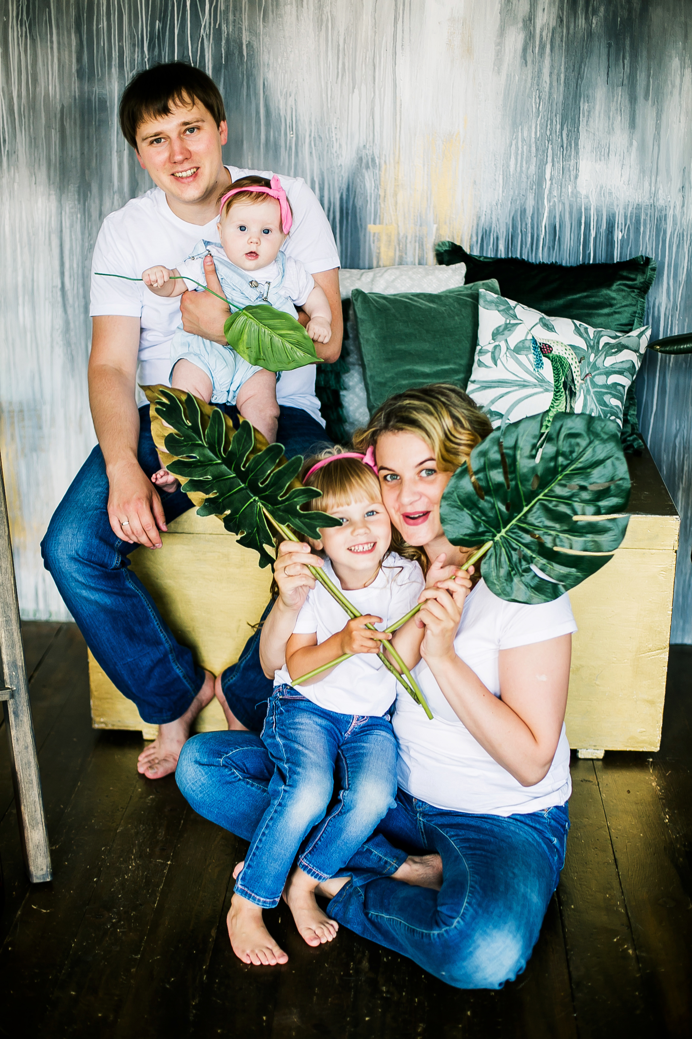 Семья в воздухе. Фотограф Полина Егорова город Тюмень