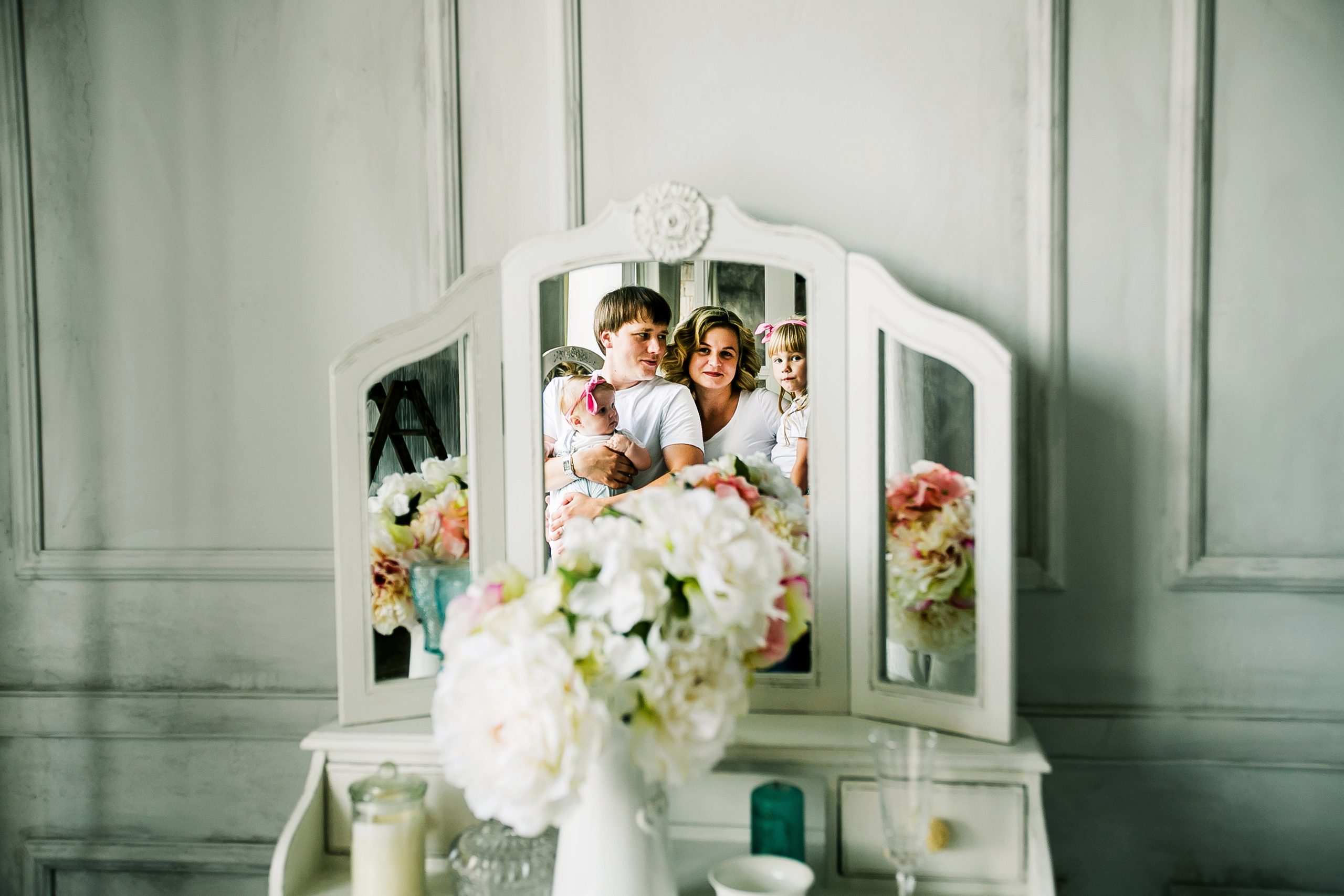 Семья в воздухе. Фотограф Полина Егорова город Тюмень