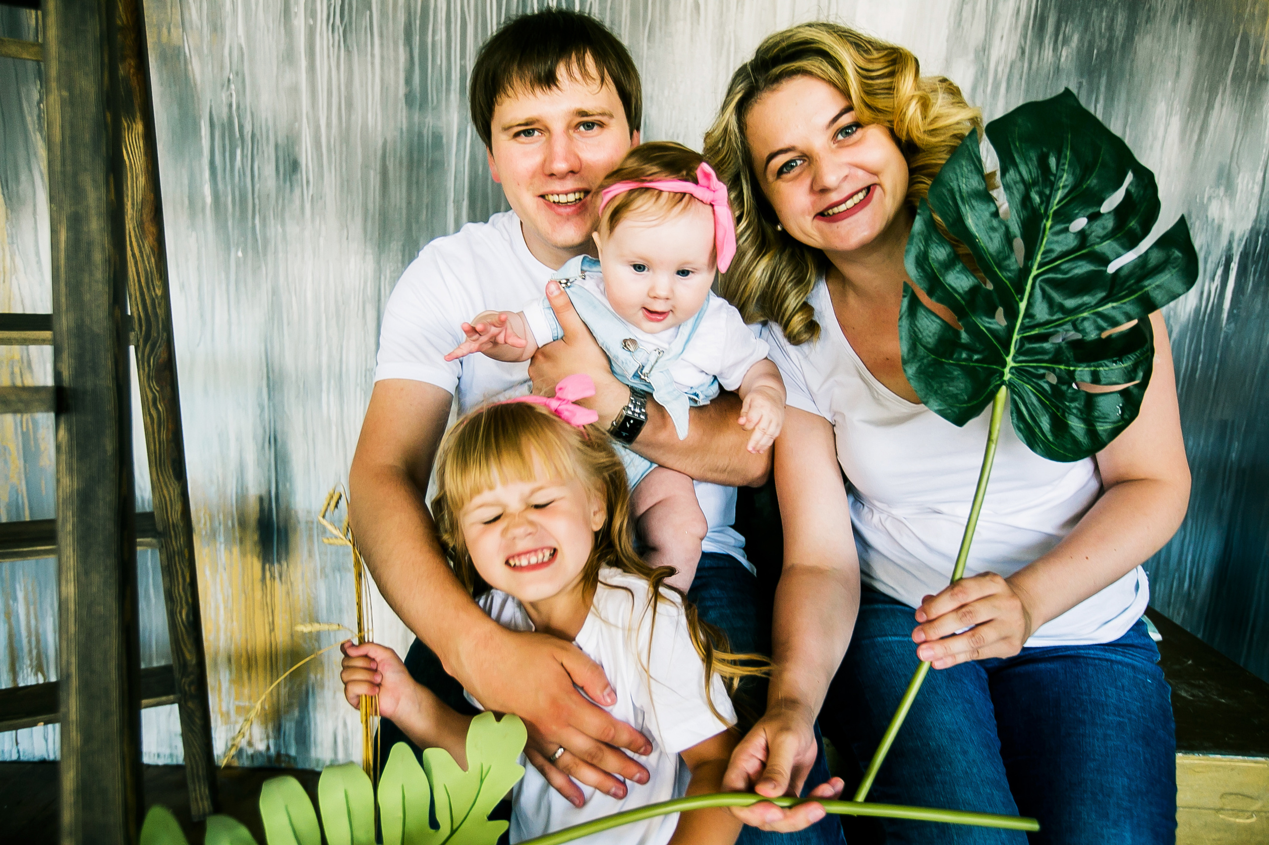 Семья в воздухе. Фотограф Полина Егорова город Тюмень