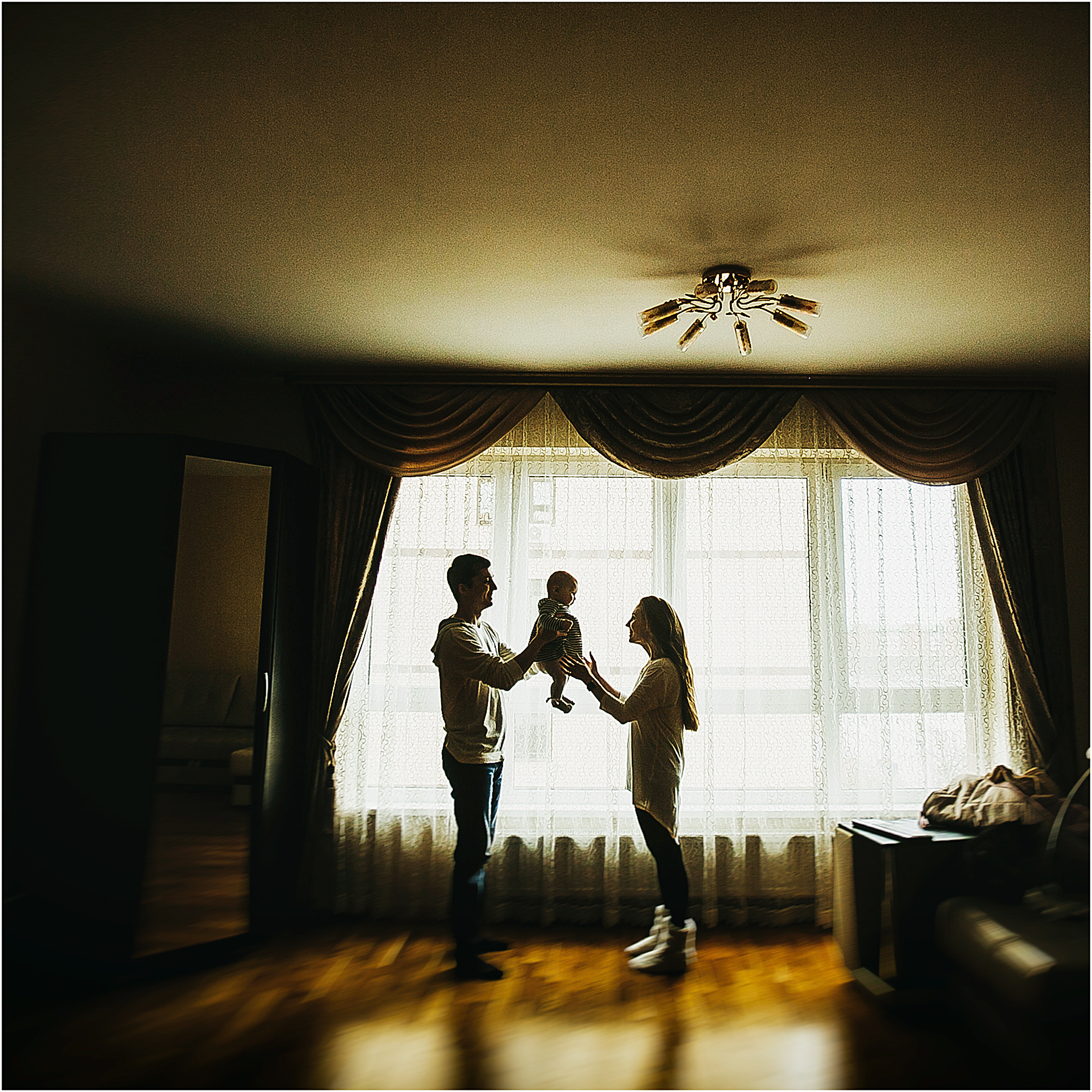 Яночка и родители. Фотограф Полина Егорова город Тюмень