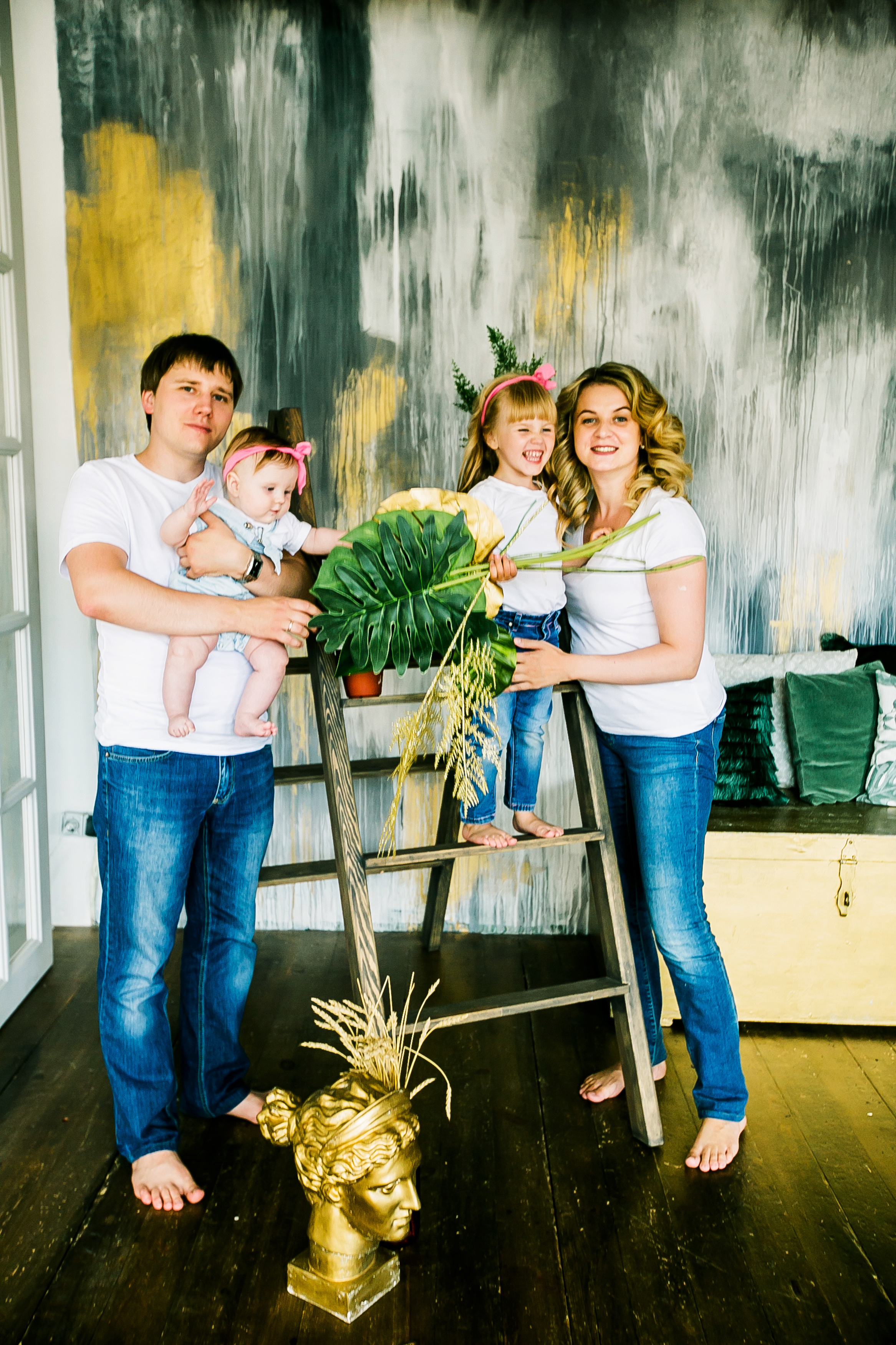 Семья в воздухе. Фотограф Полина Егорова город Тюмень