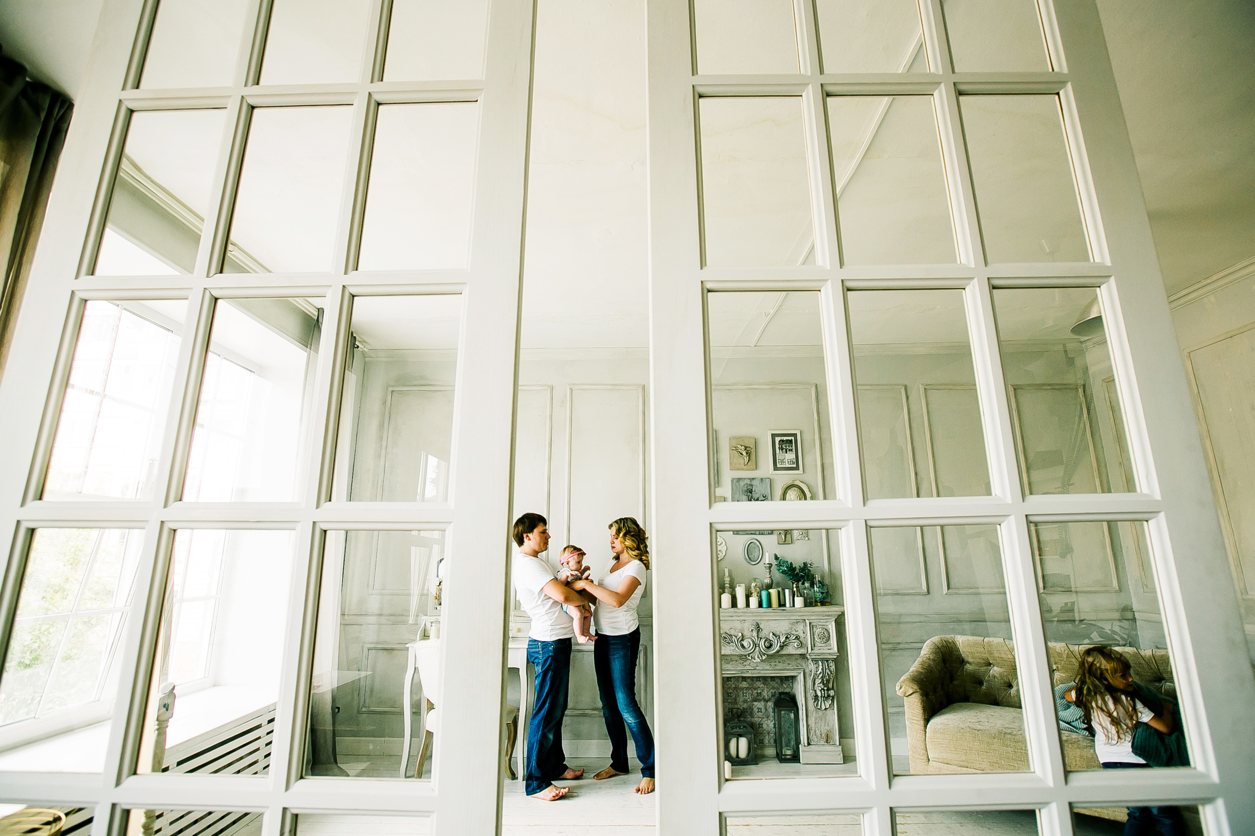 Семья в воздухе. Фотограф Полина Егорова город Тюмень