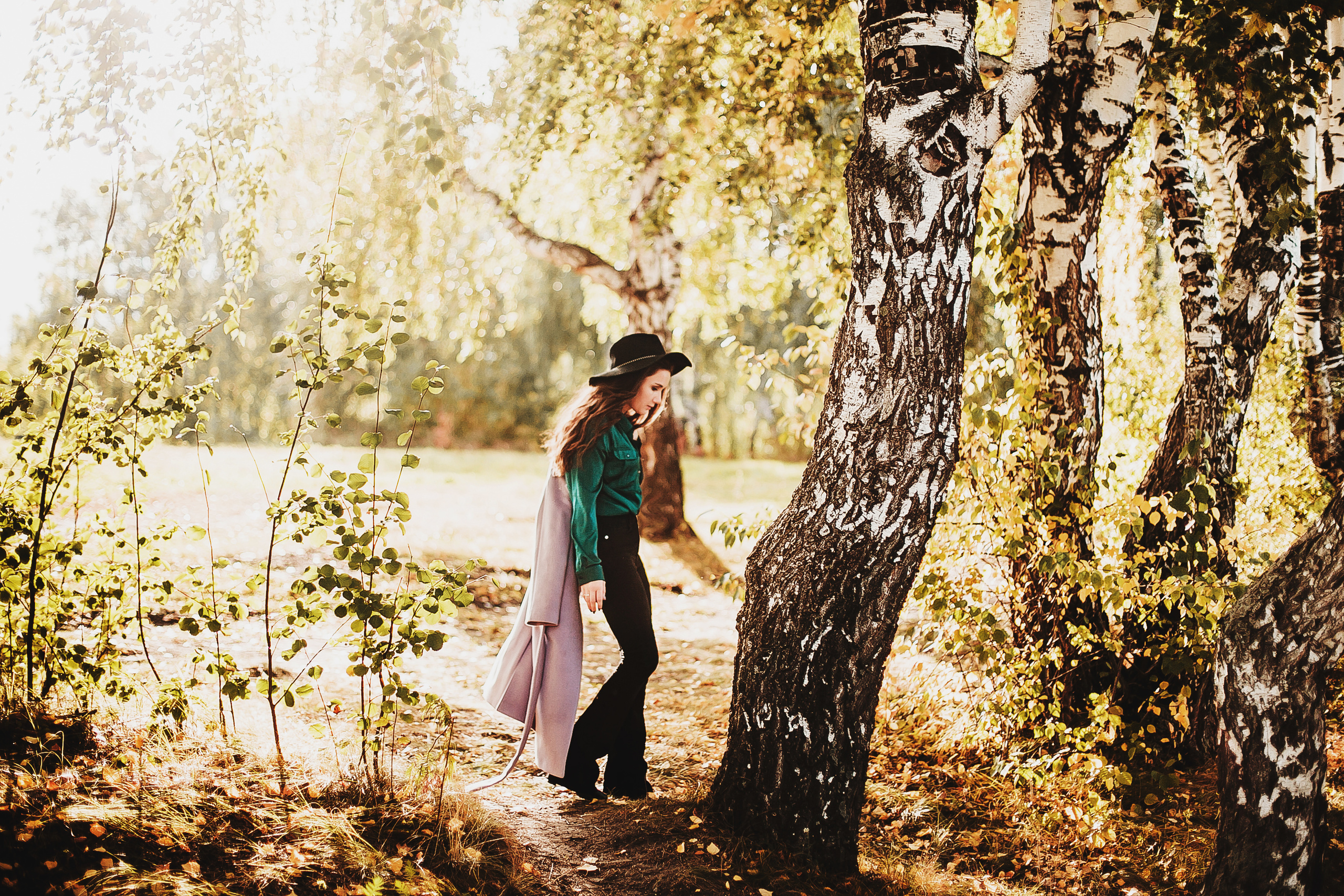 Даня, мама и бабушка. Осенний пейзаж. Фотограф Полина Егорова город Тюмень