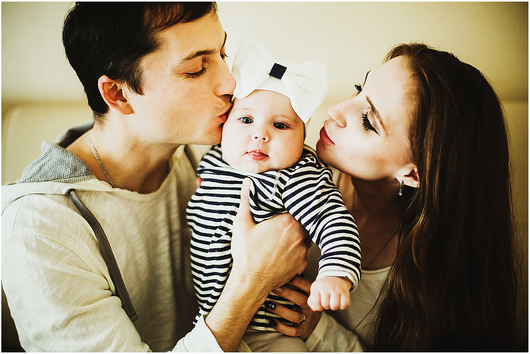 Яночка и родители. Фотограф Полина Егорова город Тюмень